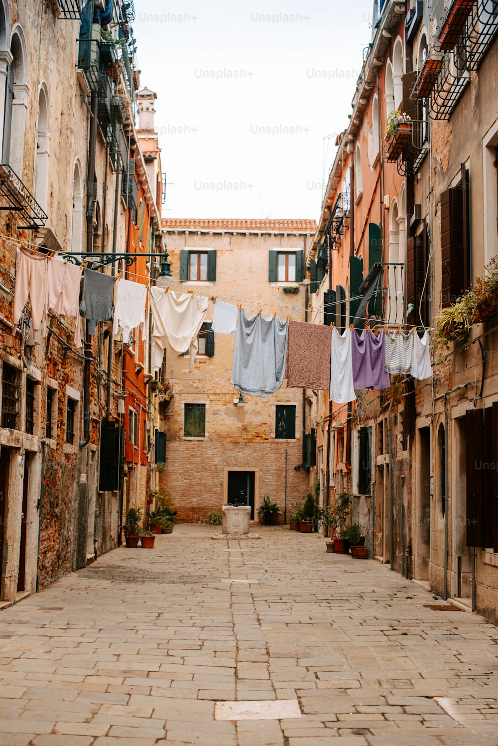 an alley way with clothes hanging on a line