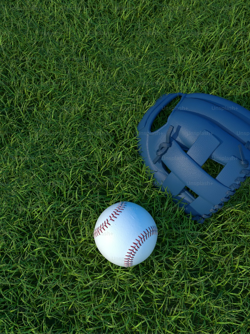 芝生の上の野球とキャッチャーミット