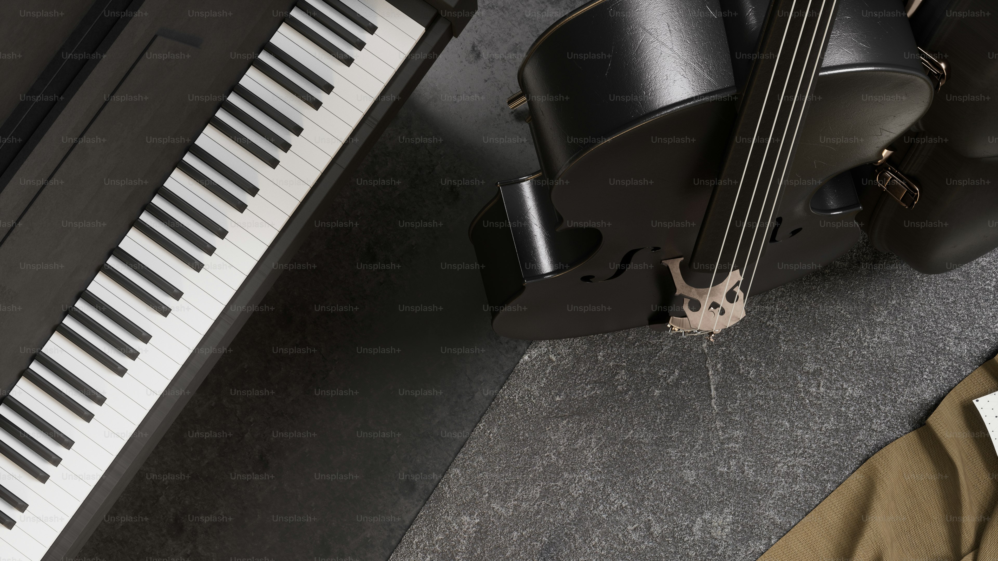 Nahaufnahme eines Klaviers und eines Keyboards