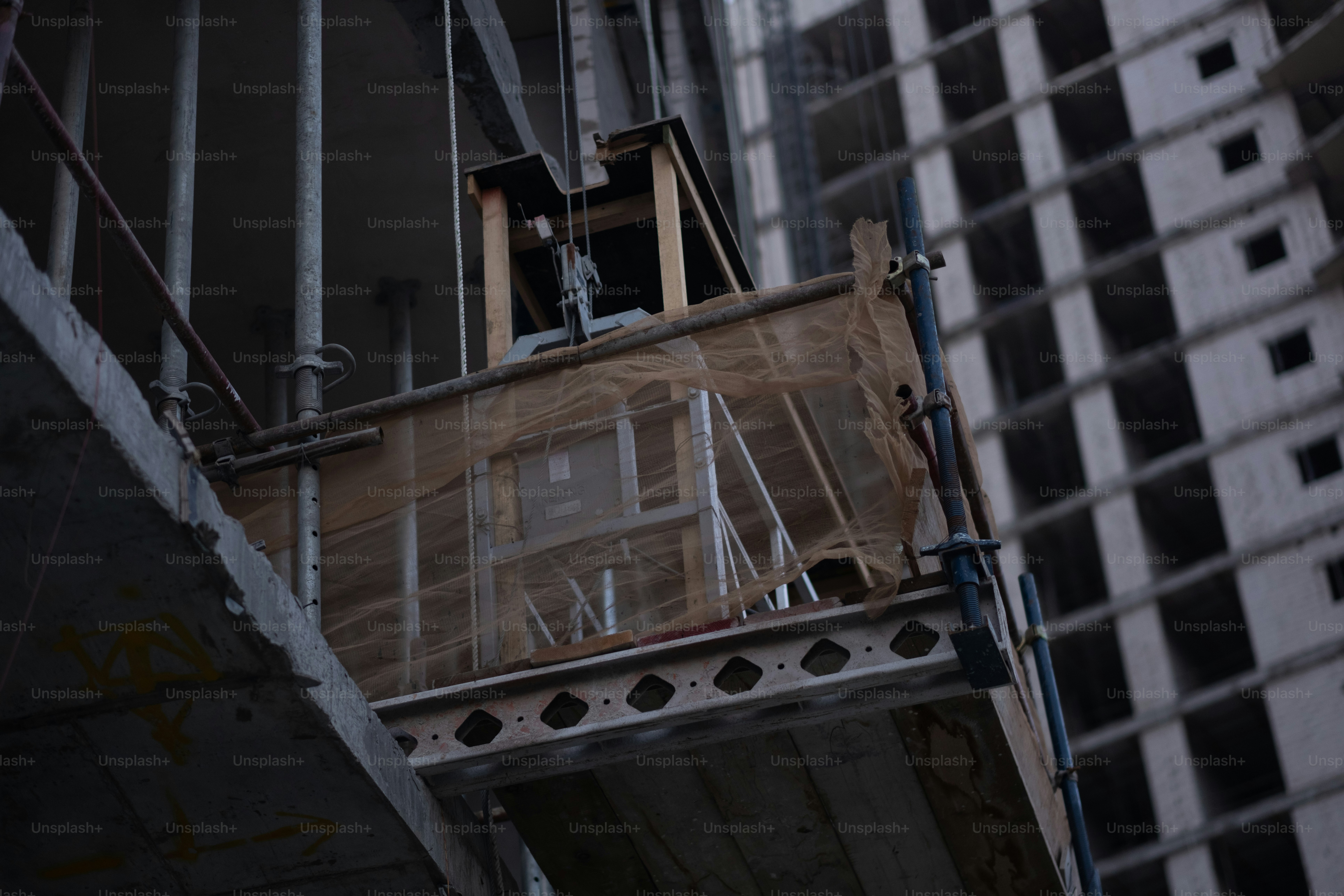 a picture of a building under construction in the city