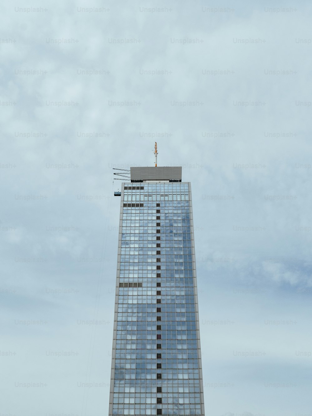 Un tr�ès grand bâtiment avec un fond de ciel