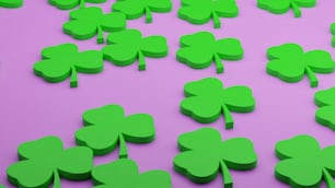Un montón de tréboles verdes sobre un fondo púrpura