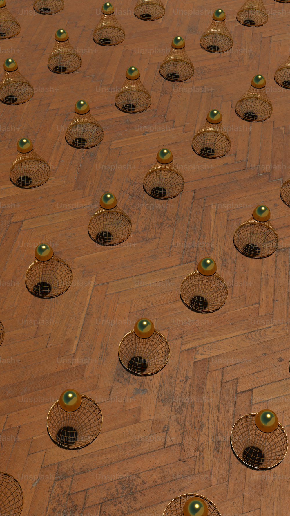 um piso de madeira com um monte de círculos de metal sobre ele
