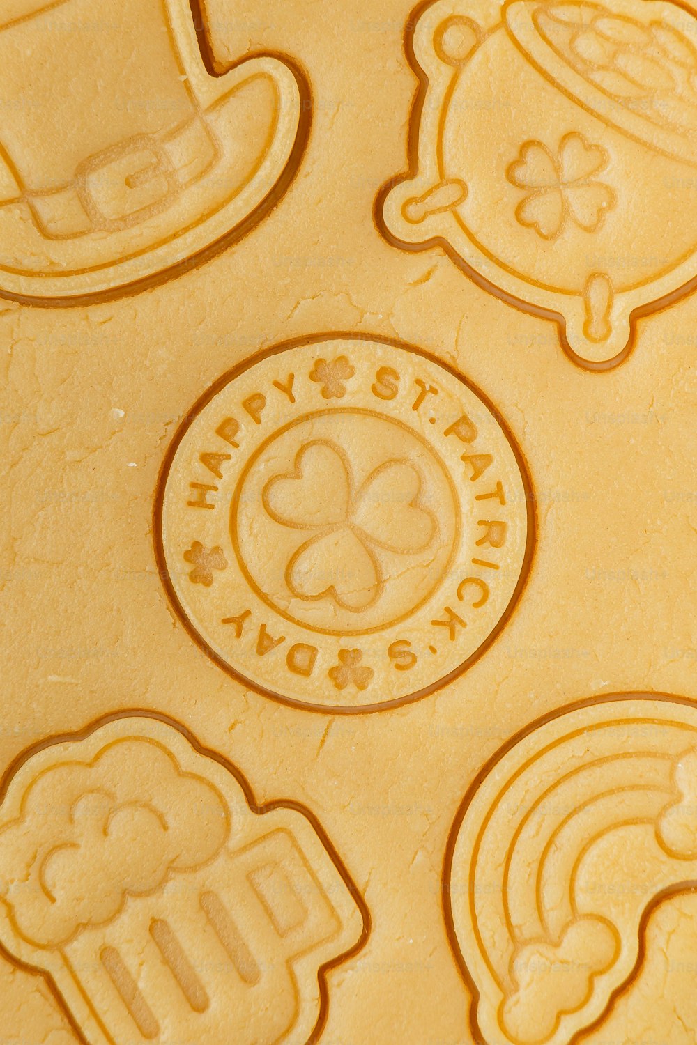 um close up de um biscoito com um tema do dia de São Patrício