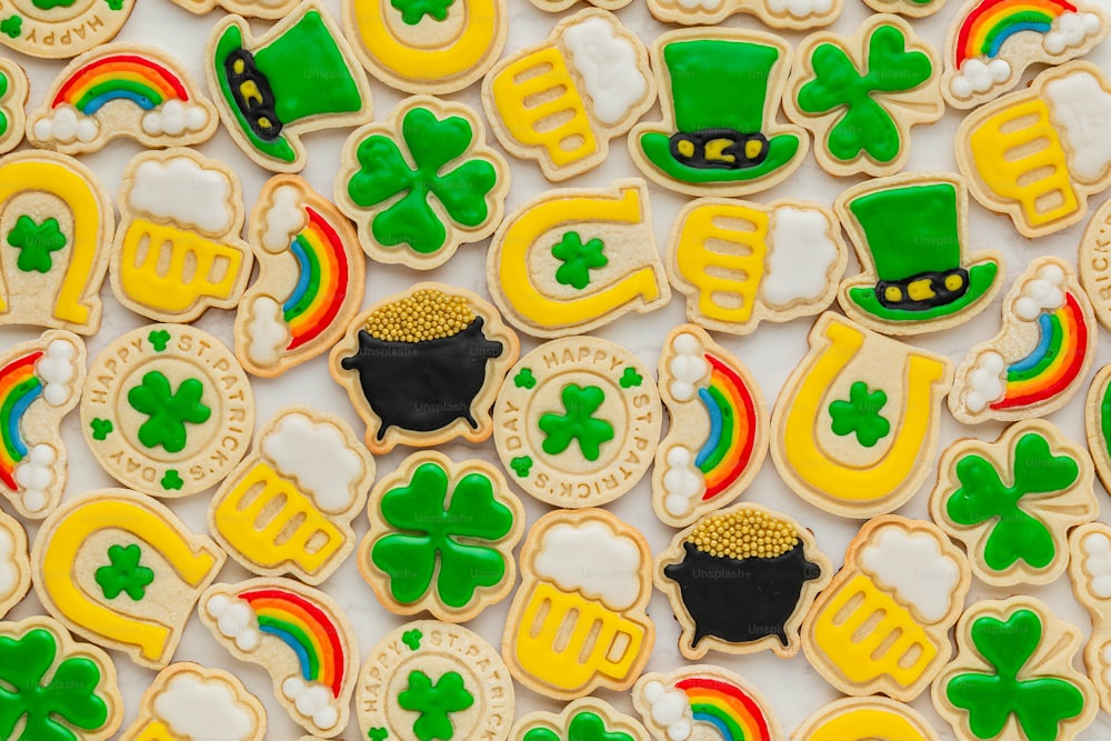 a table topped with lots of decorated cookies