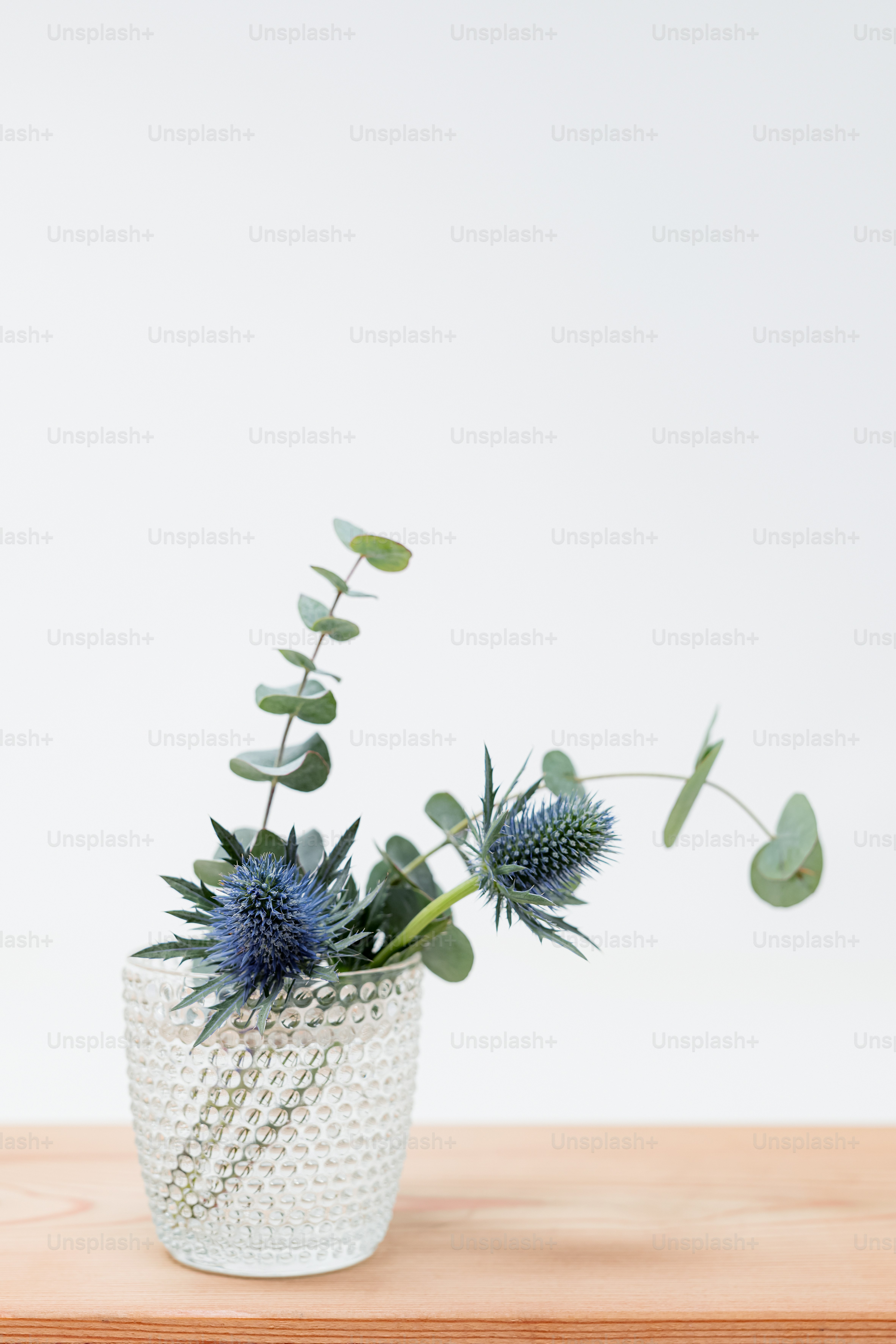 A vase filled with flowers on top of a wooden table photo – Wallpaper ...