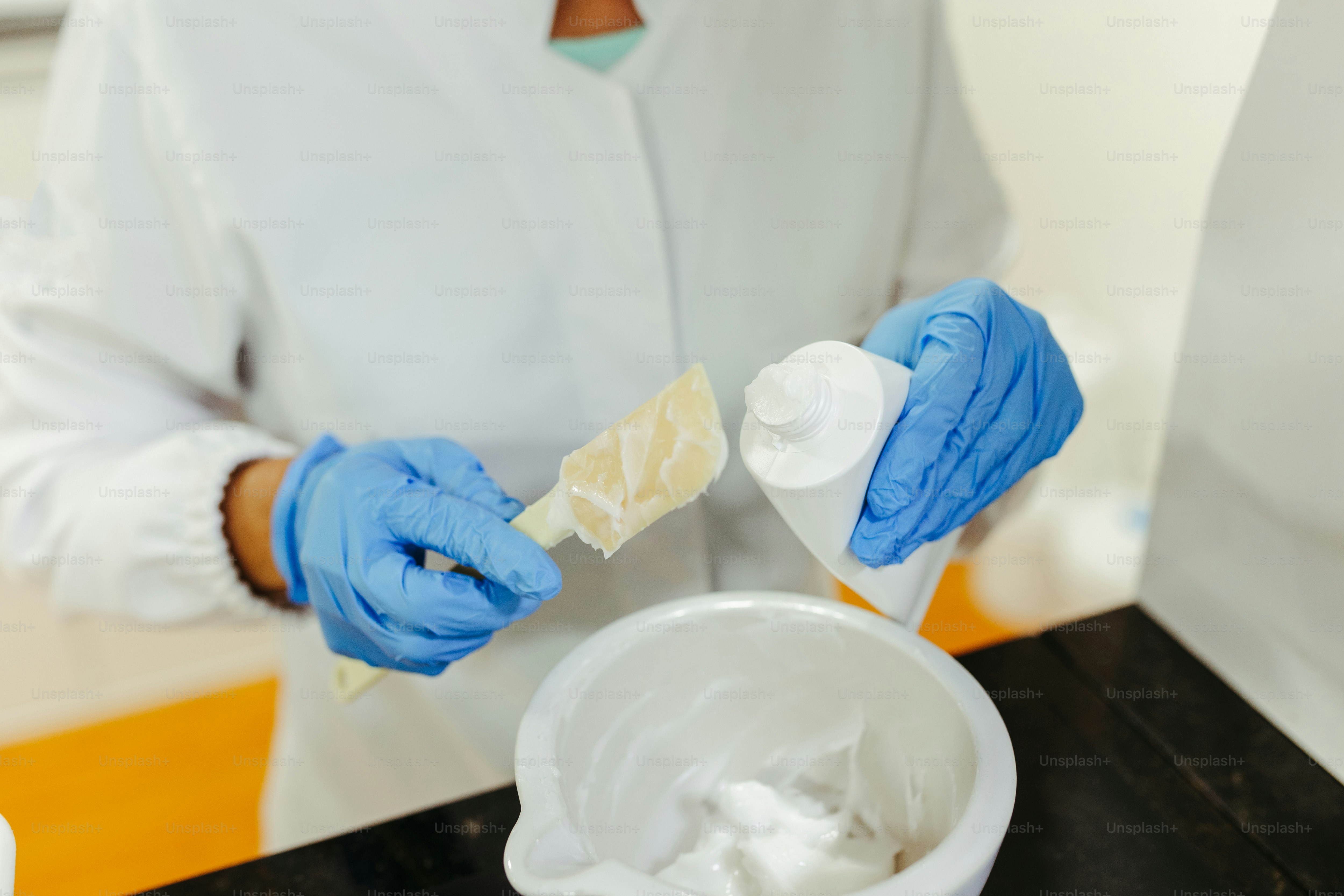 A person in blue gloves holding a white bowl photo – Gloves Image on ...