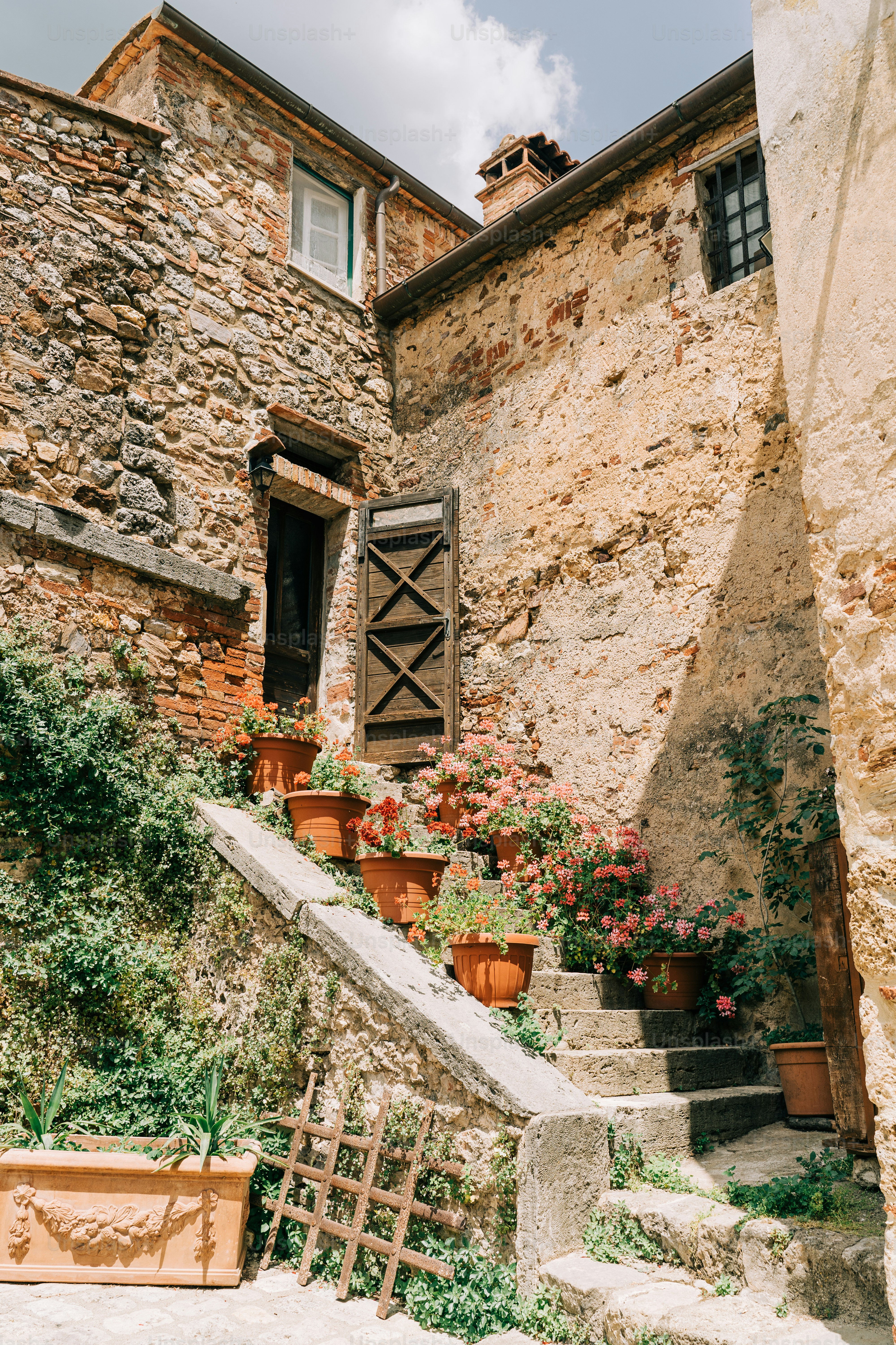 Italian Villa Pictures | Download Free Images on Unsplash, image size:3000x4500