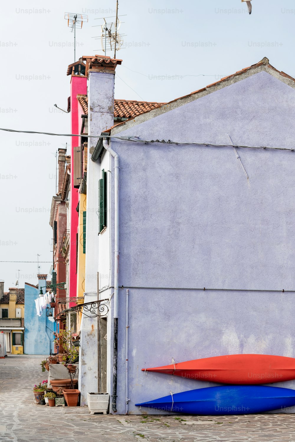 a blue building with a red and blue surfboard on it