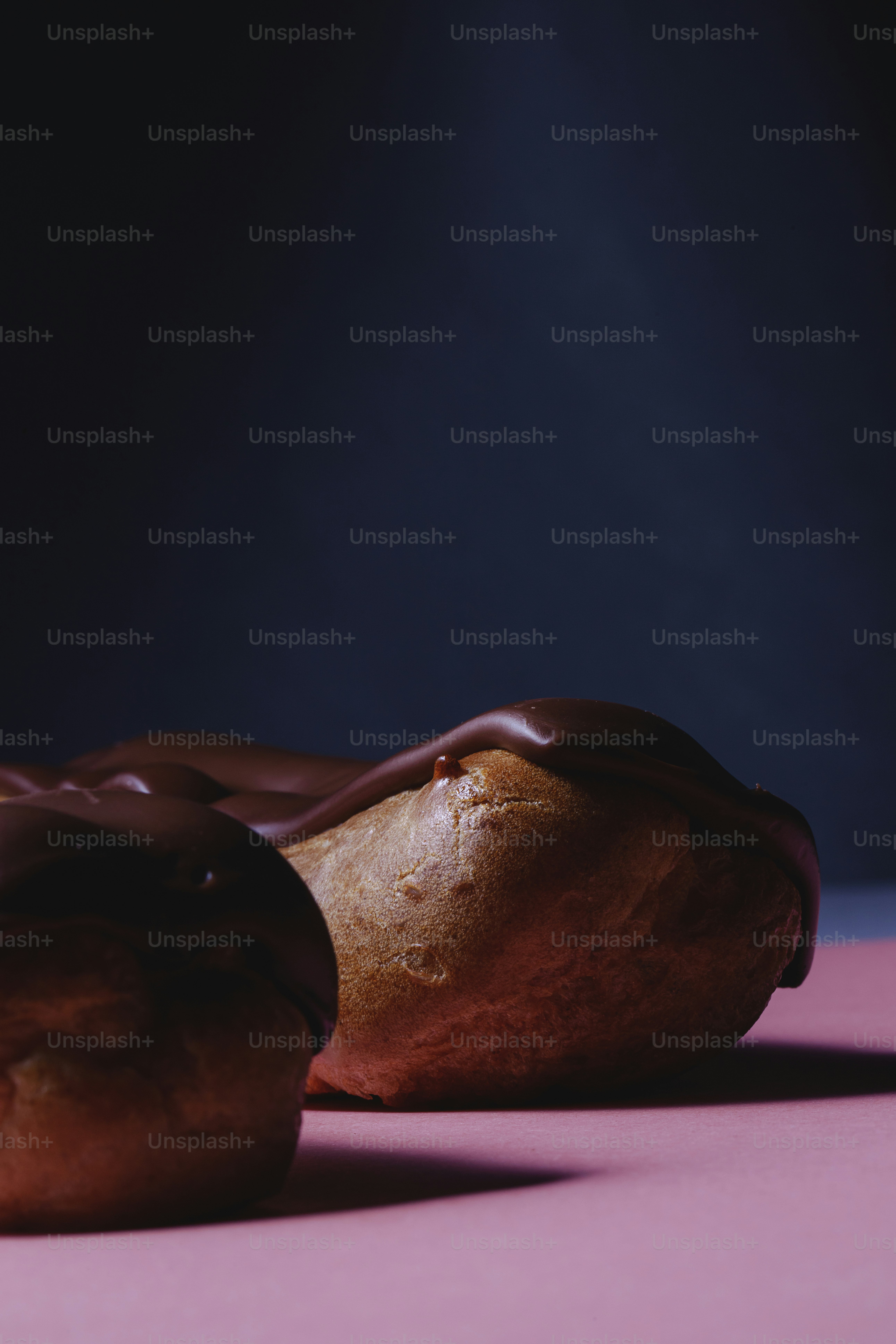 premium_photo-1677661619530-77cc33dac128?ixid=M3wxMjA3fDB8MXxzZWFyY2h8MTEzfHx0cnVmZmxlcyUyMGJ1cmd1bmR5fGVufDB8fHx8MTcyNjEyNzAzOXww%5Cu0026ixlib=rb-4.0.3