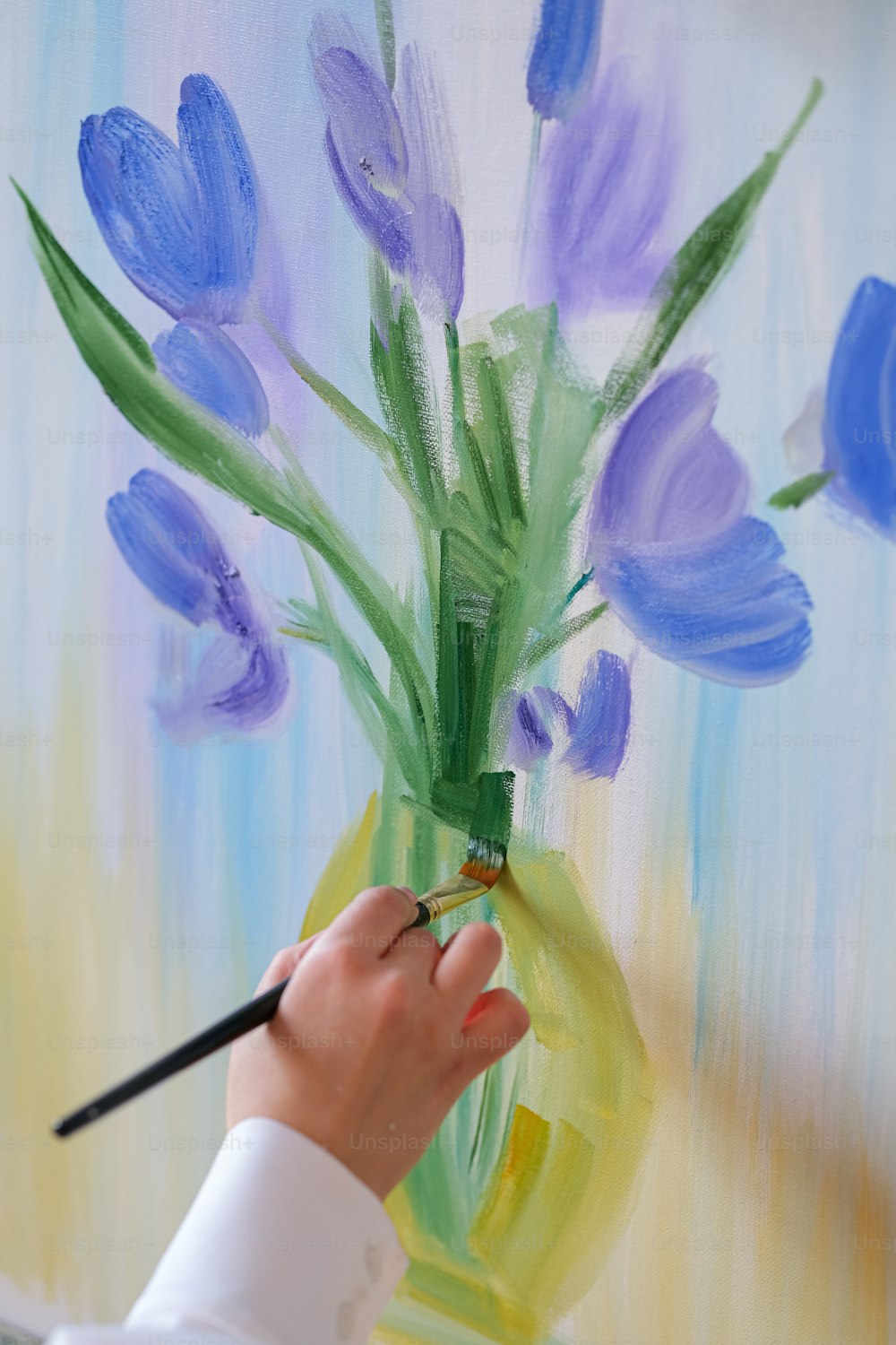 花瓶の中の紫色の花の絵