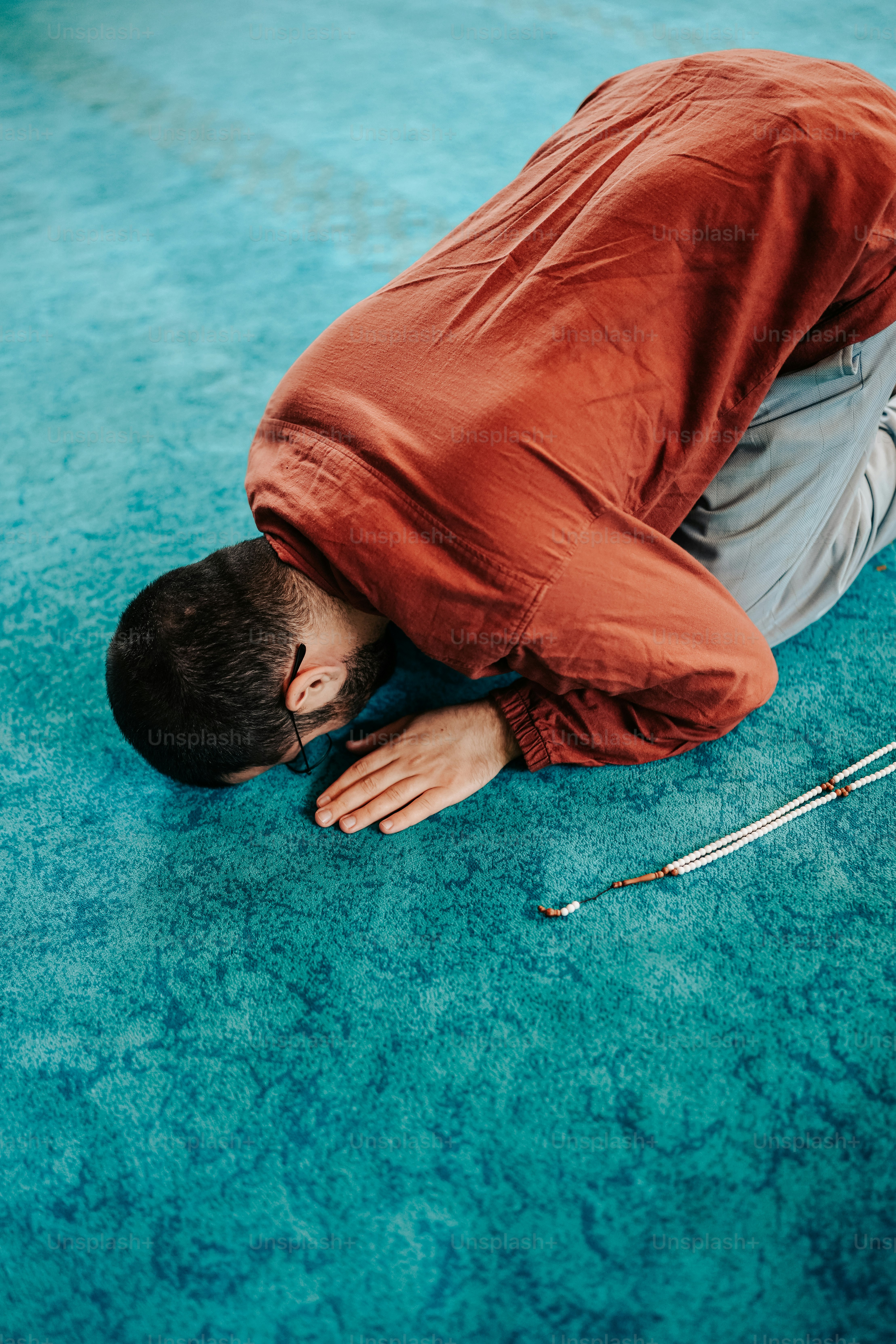A man covering his face with his hands photo – Islam Image on Unsplash