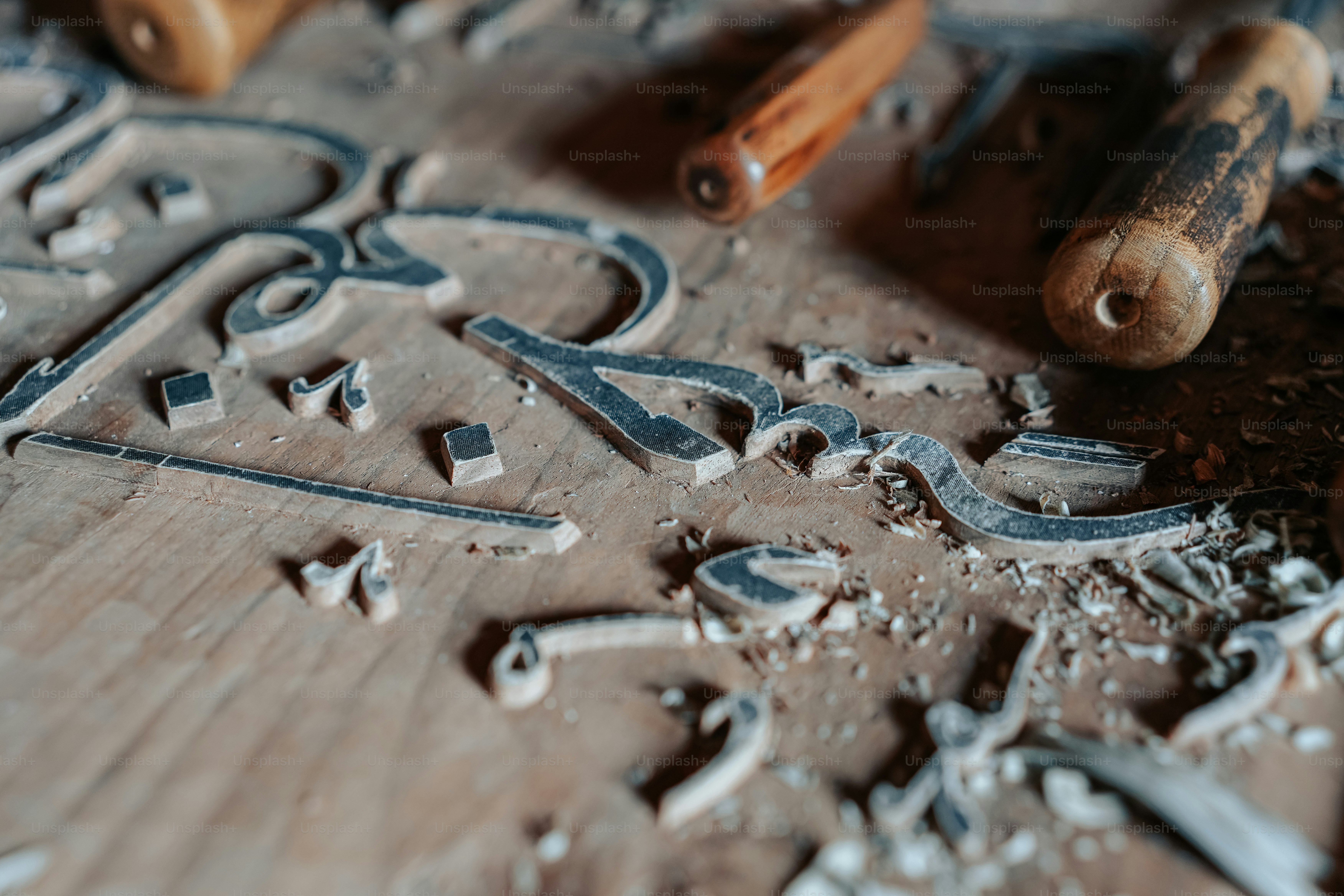 a close up of some type of wood carving