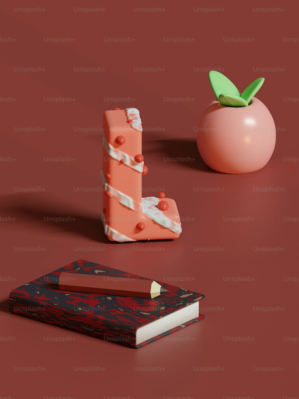 테이블 위의 책 옆에 앉아 있는 과일 조각