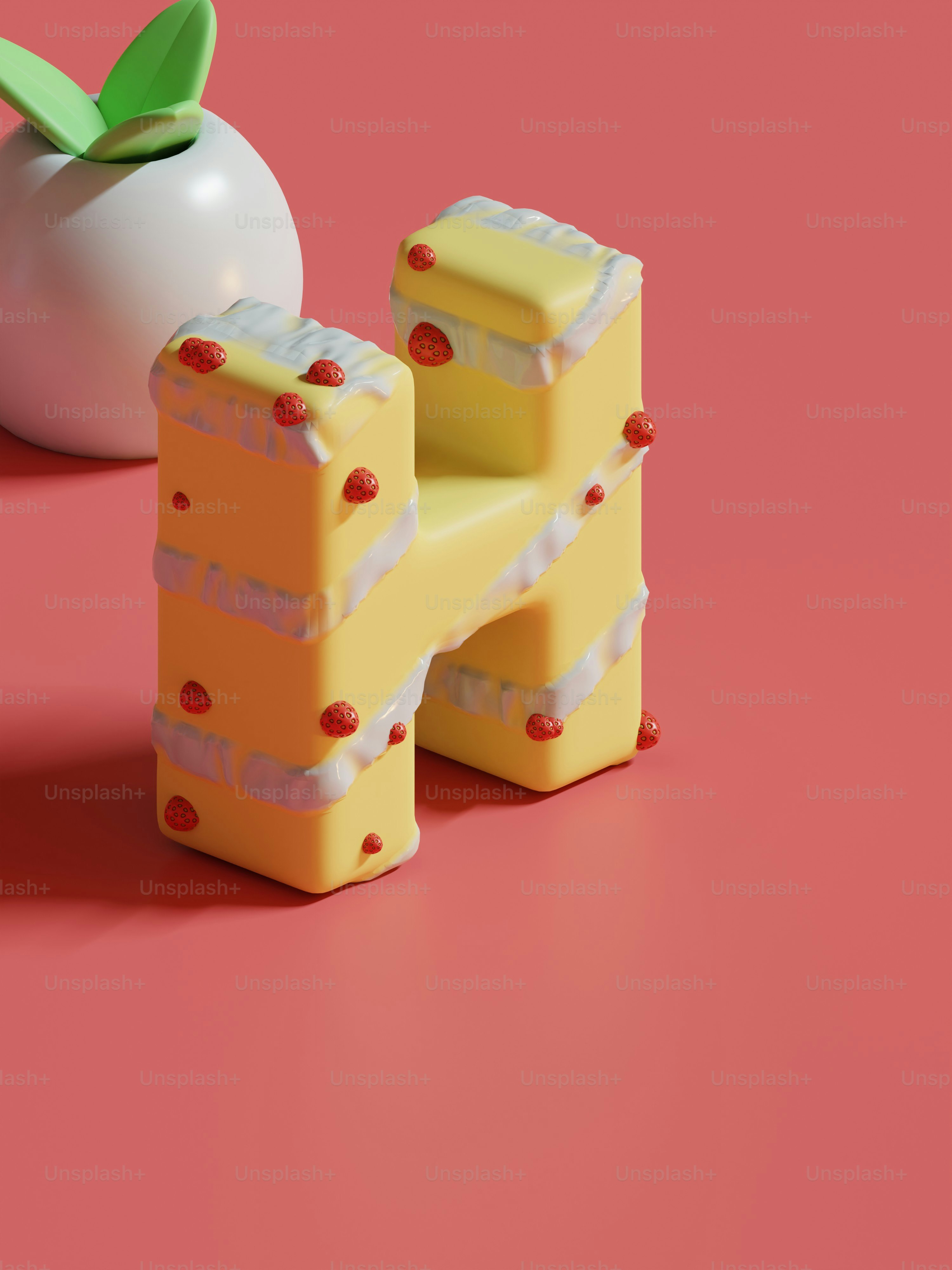 Un pedazo de pastel sentado junto a una manzana sobre una superficie rosada