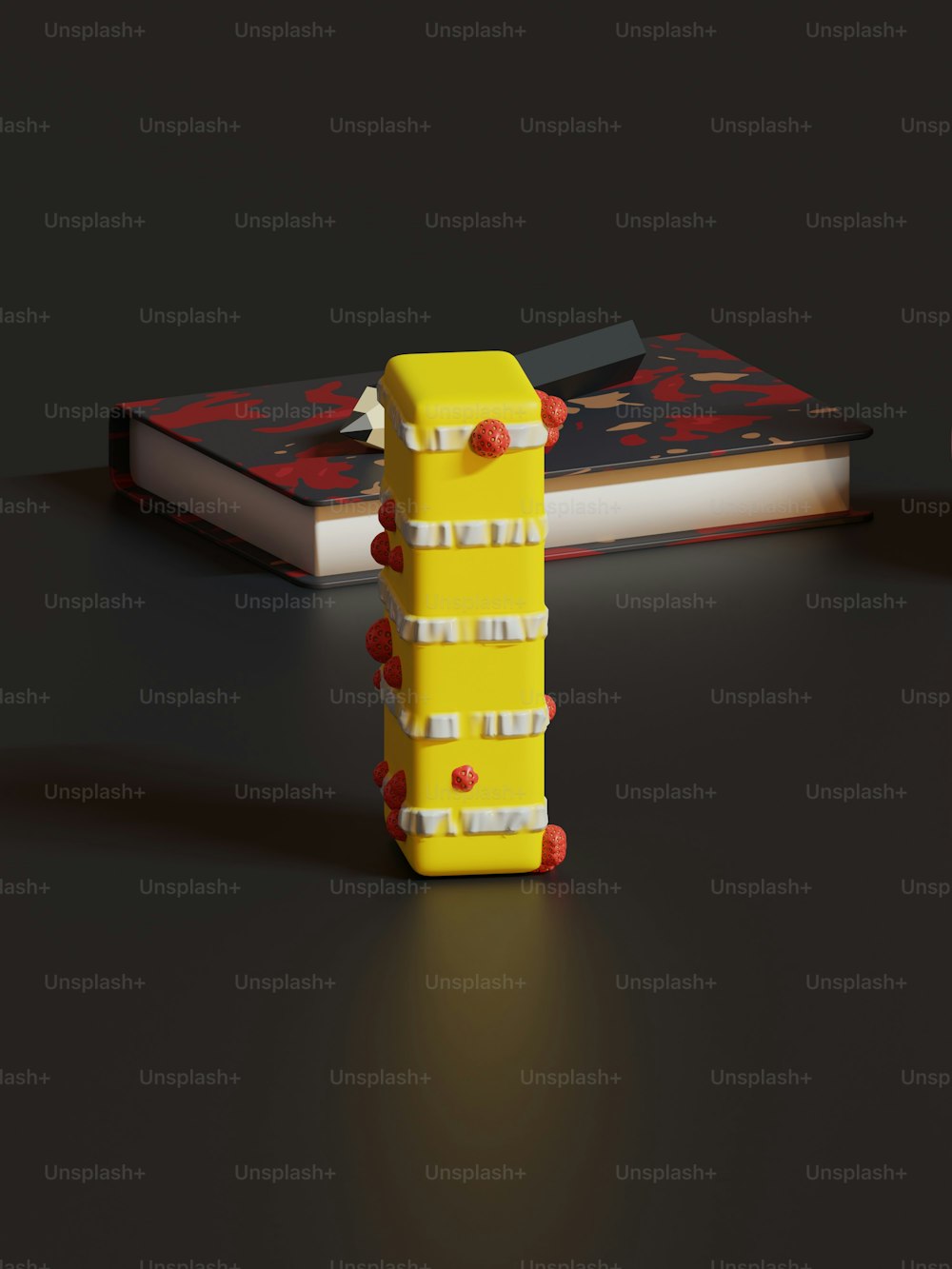 Un oggetto giallo seduto sopra un tavolo accanto a un libro