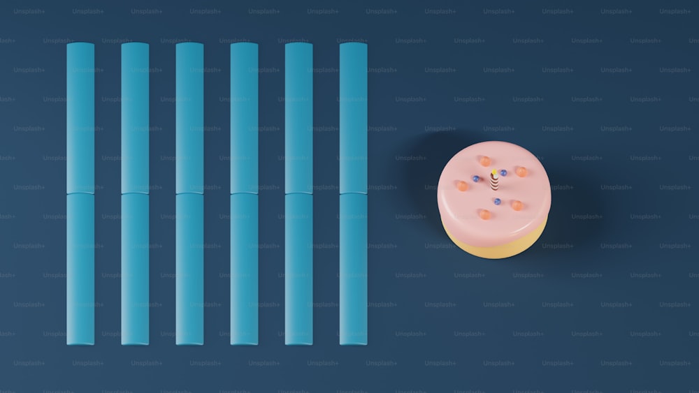 ein Donut mit Zuckerguss und Streuseln auf blauem Hintergrund