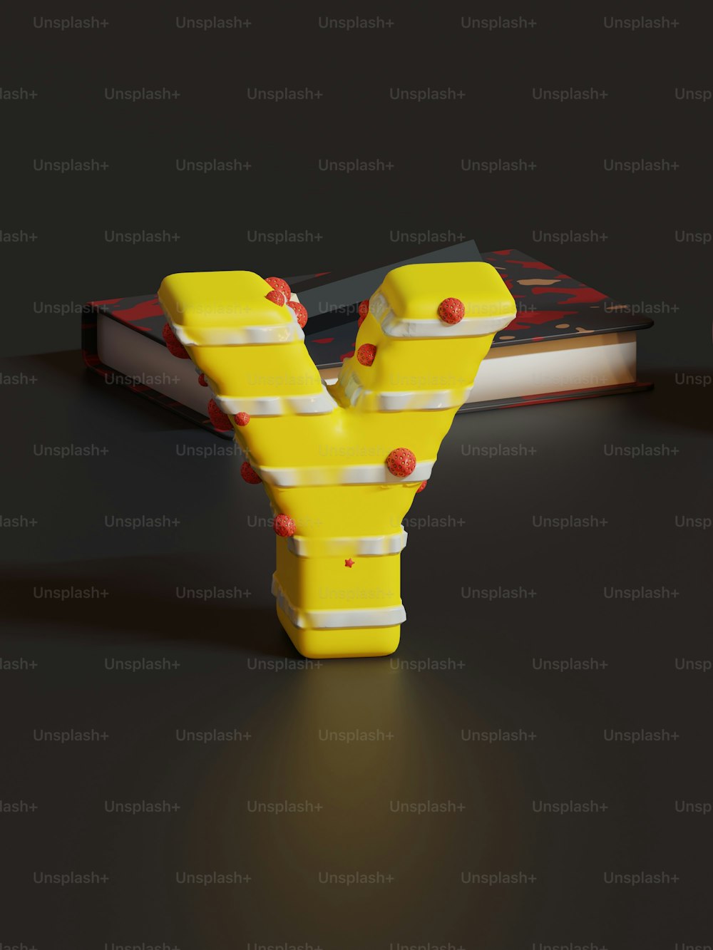 Ein gelbes Objekt, das auf einem Tisch sitzt