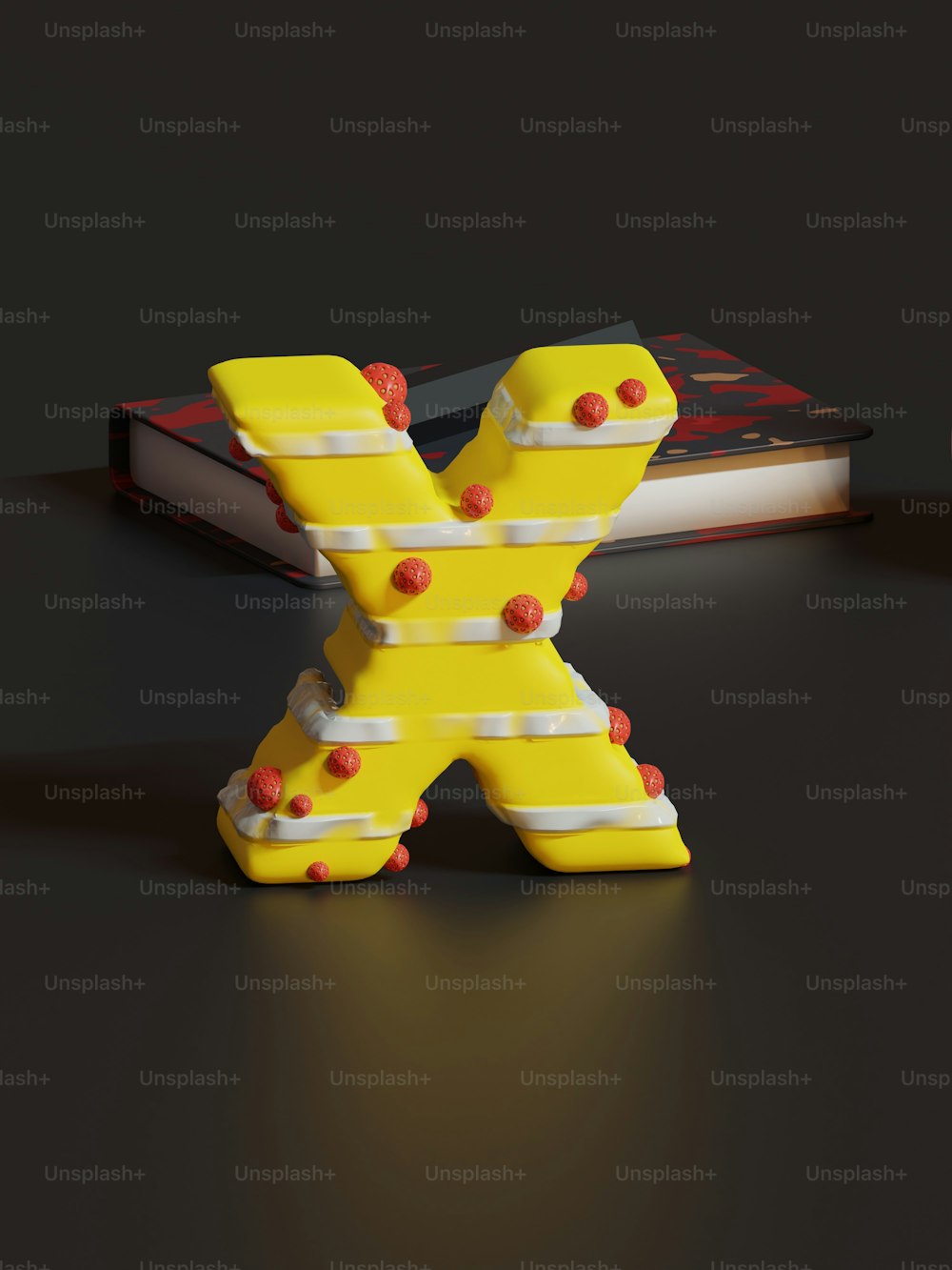 테이블 위에 앉아 있는 노란색 X자 모양의 물체