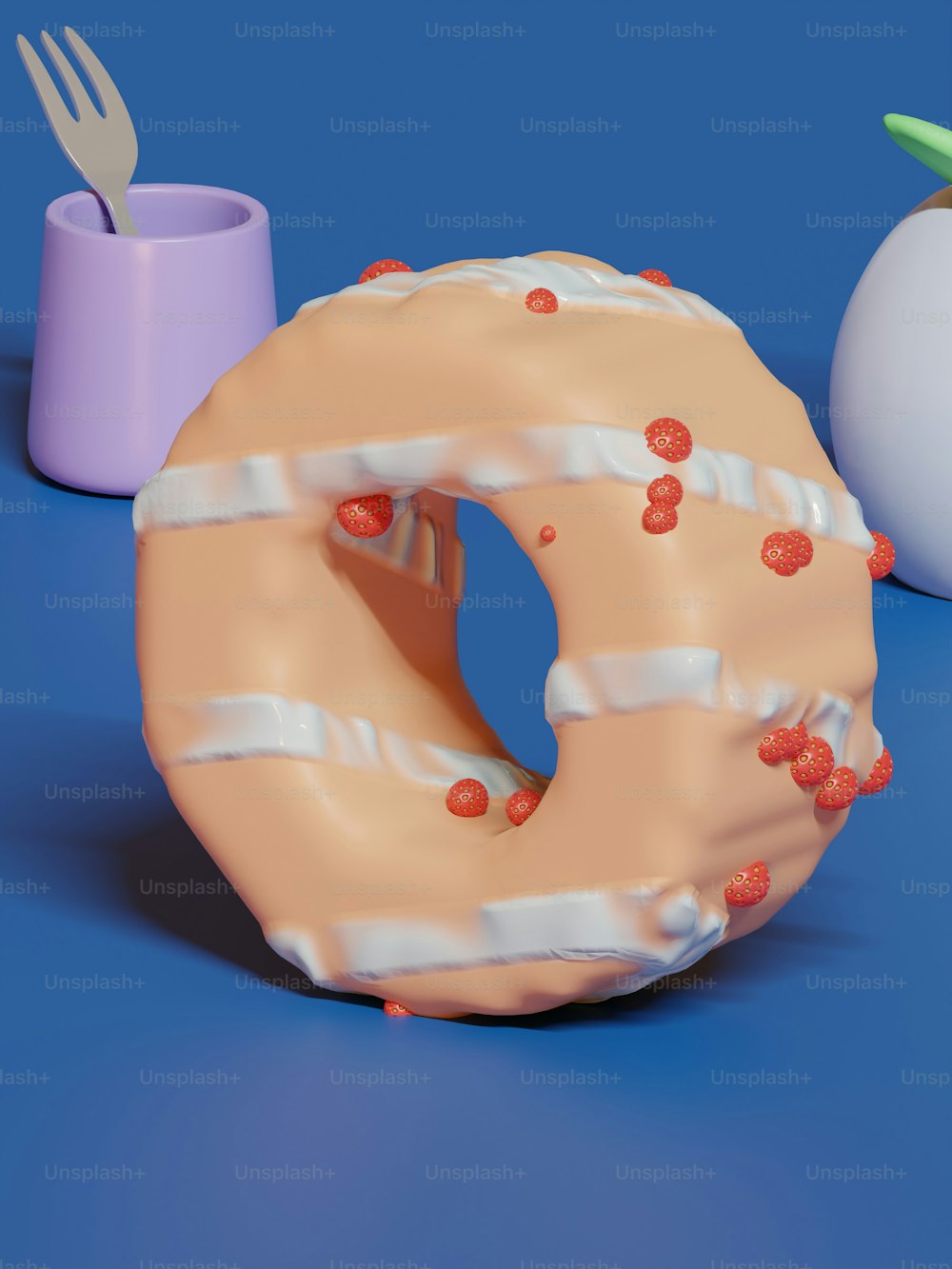um donut com gelo e polvilhos sentado ao lado de um garfo