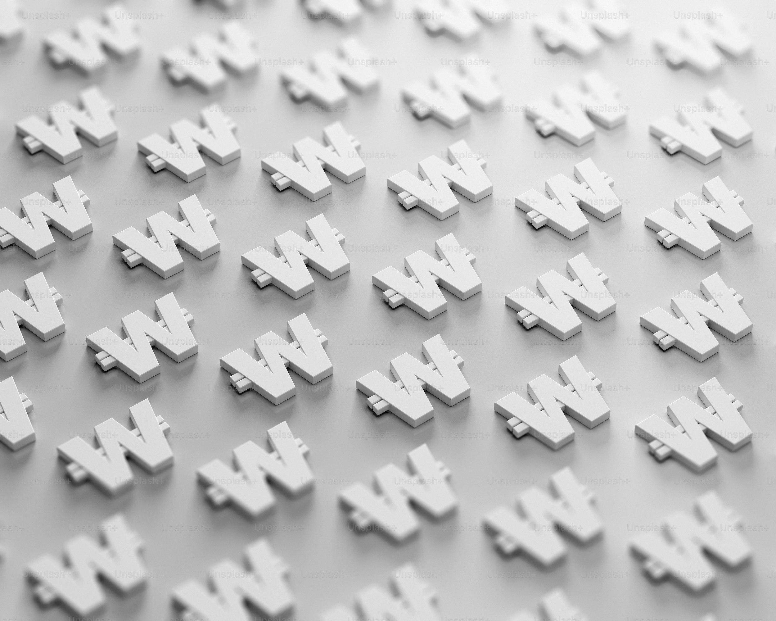 Un sacco di lettere bianche che sono su un tavolo