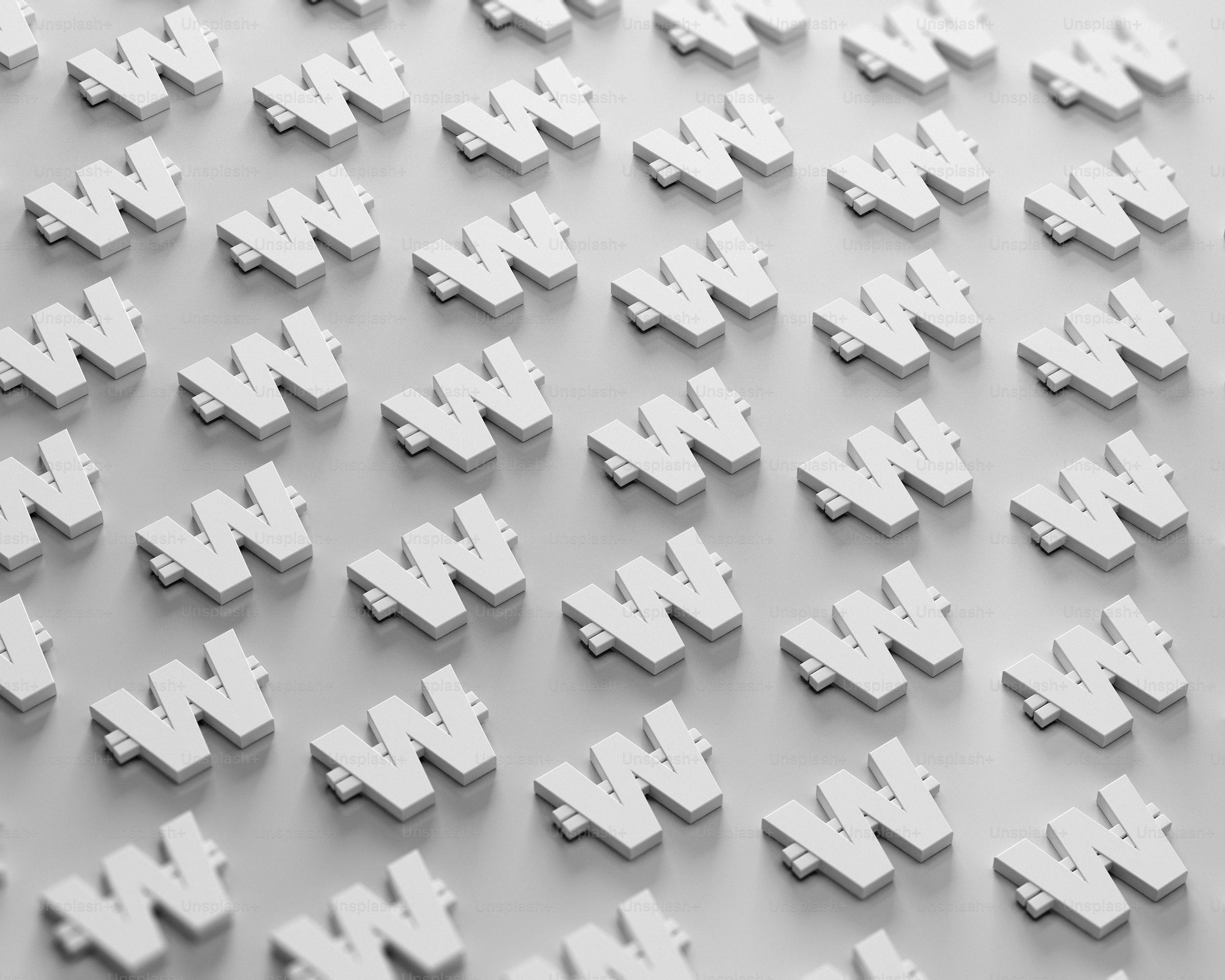 Un sacco di lettere bianche che sono su un tavolo