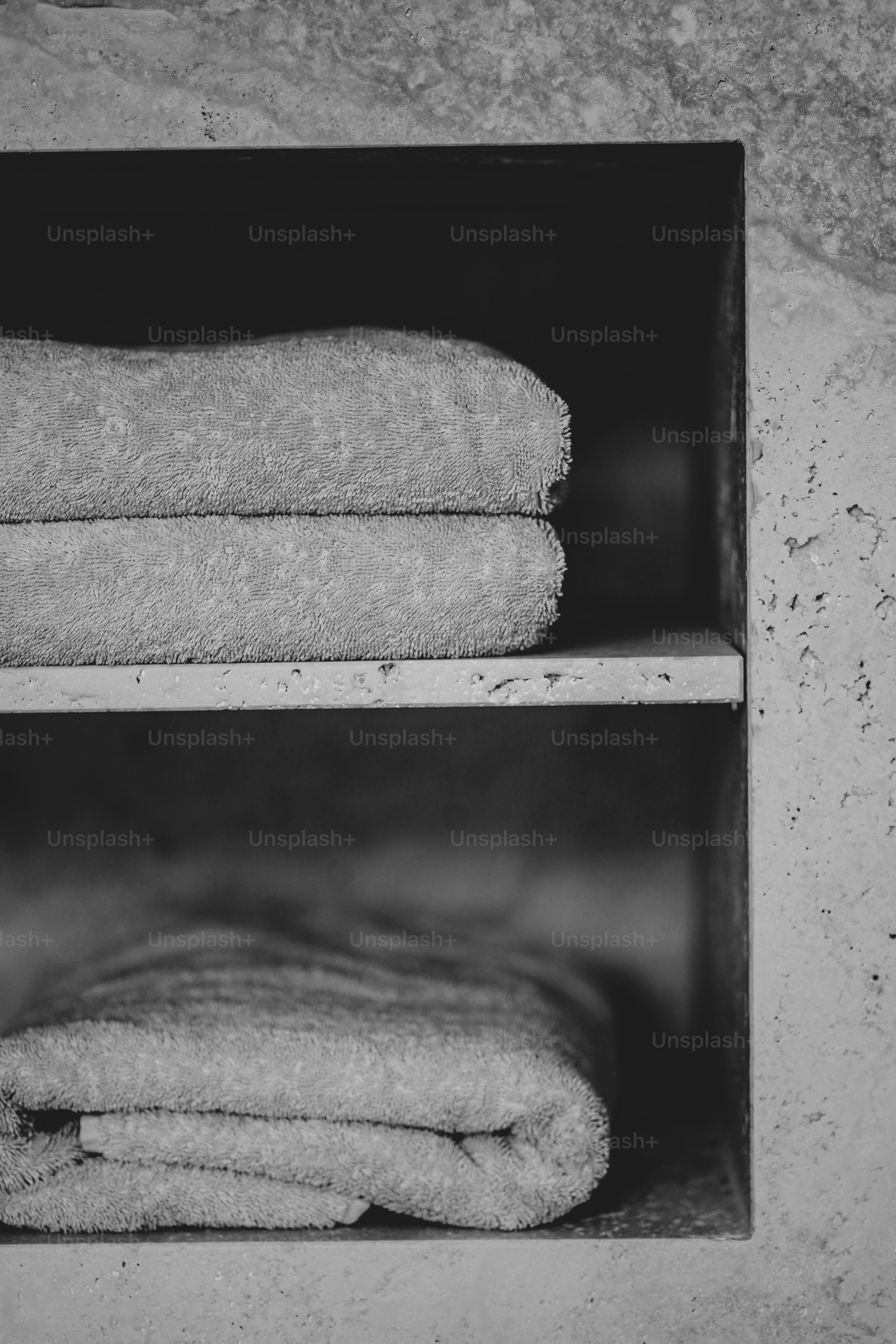 premium_photo-1677739781055-3584a460762c?ixid=M3wxMjA3fDB8MXxzZWFyY2h8MXx8aGFuZCUyMHRvd2Vsc3xlbnwwfHx8fDE3NTU4NDgwNjh8MA\u0026ixlib=rb-4.1.0