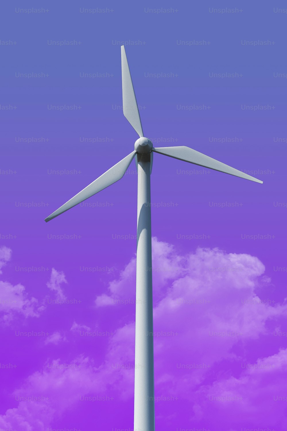 uma turbina eólica no meio de um céu roxo