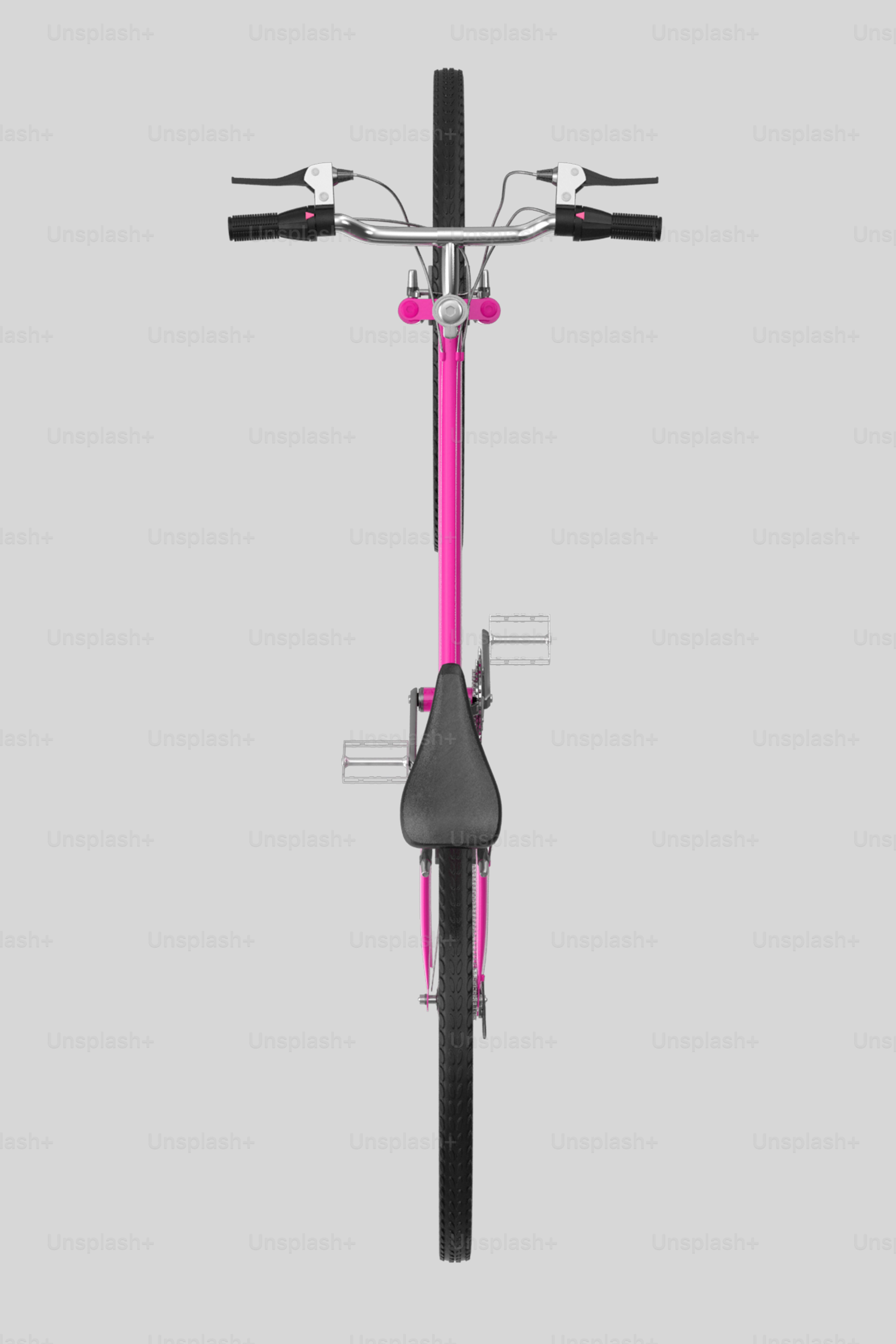 ein rosa Fahrrad mit schwarzem Sitz auf grauem Hintergrund