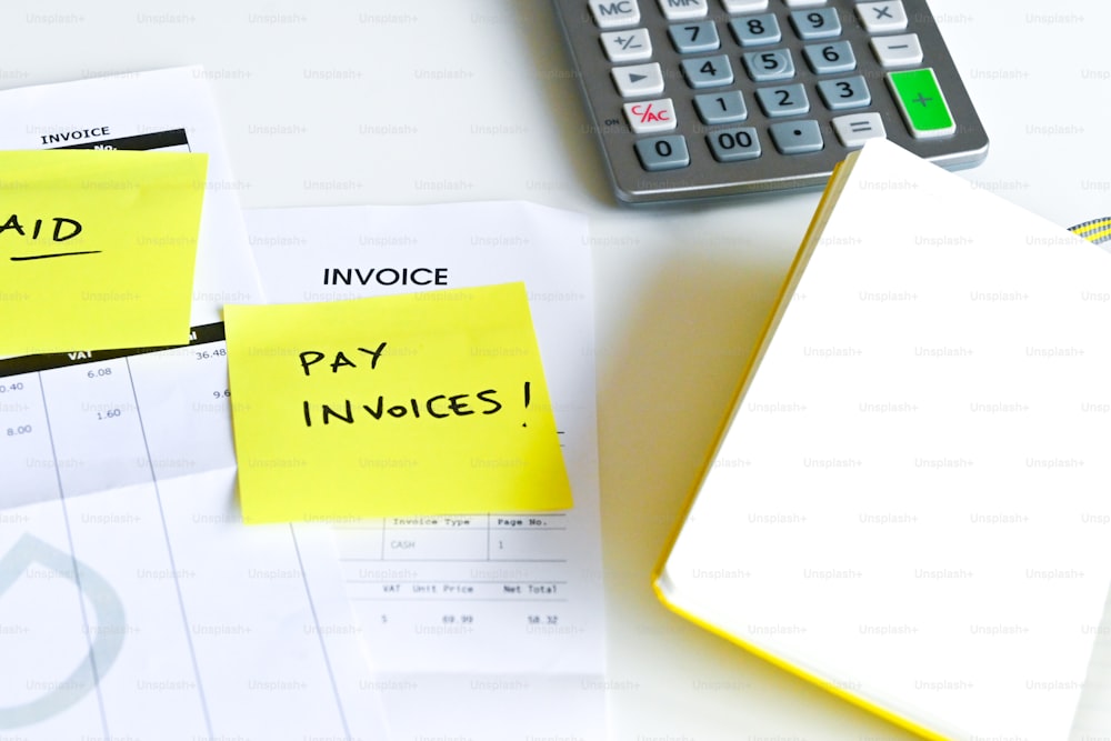 sticky notes with the words invoice and pay invoices written on them