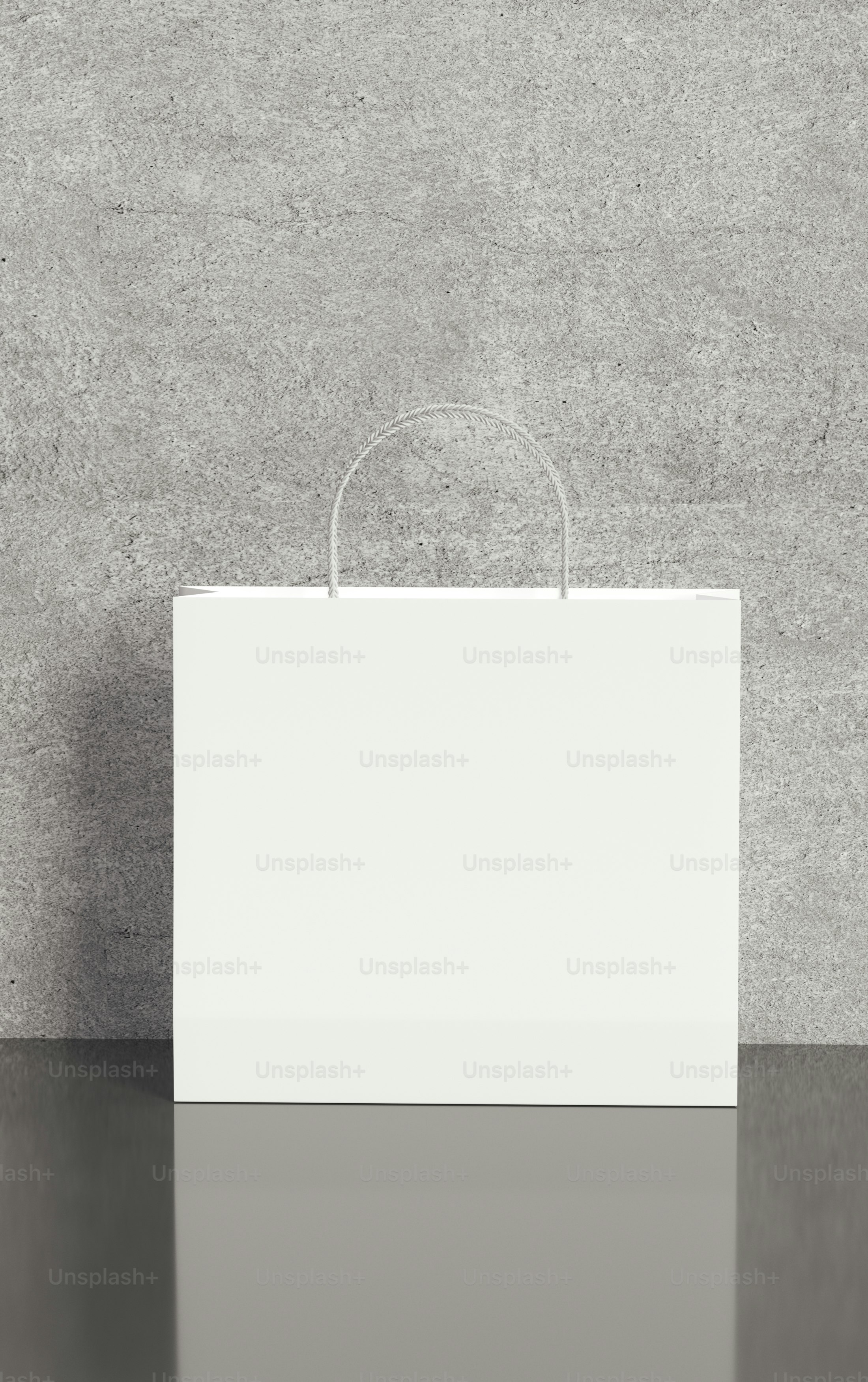 テーブルの上に置かれた白い袋