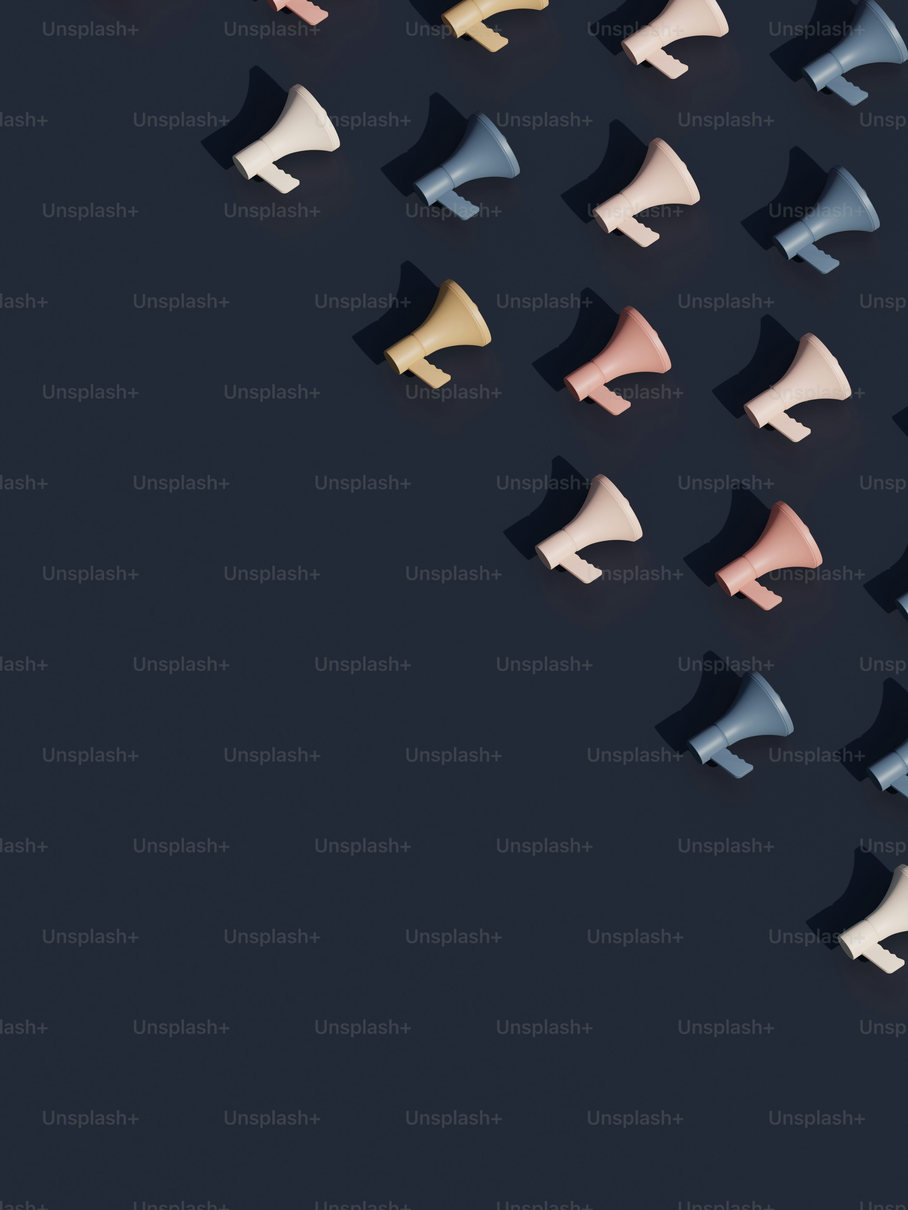 um grande grupo de objetos coloridos diferentes em um fundo preto