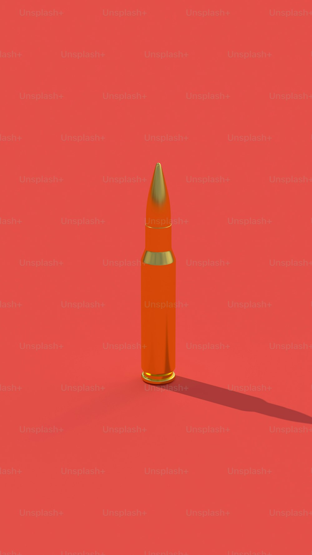 Una bala naranja sobre fondo rojo