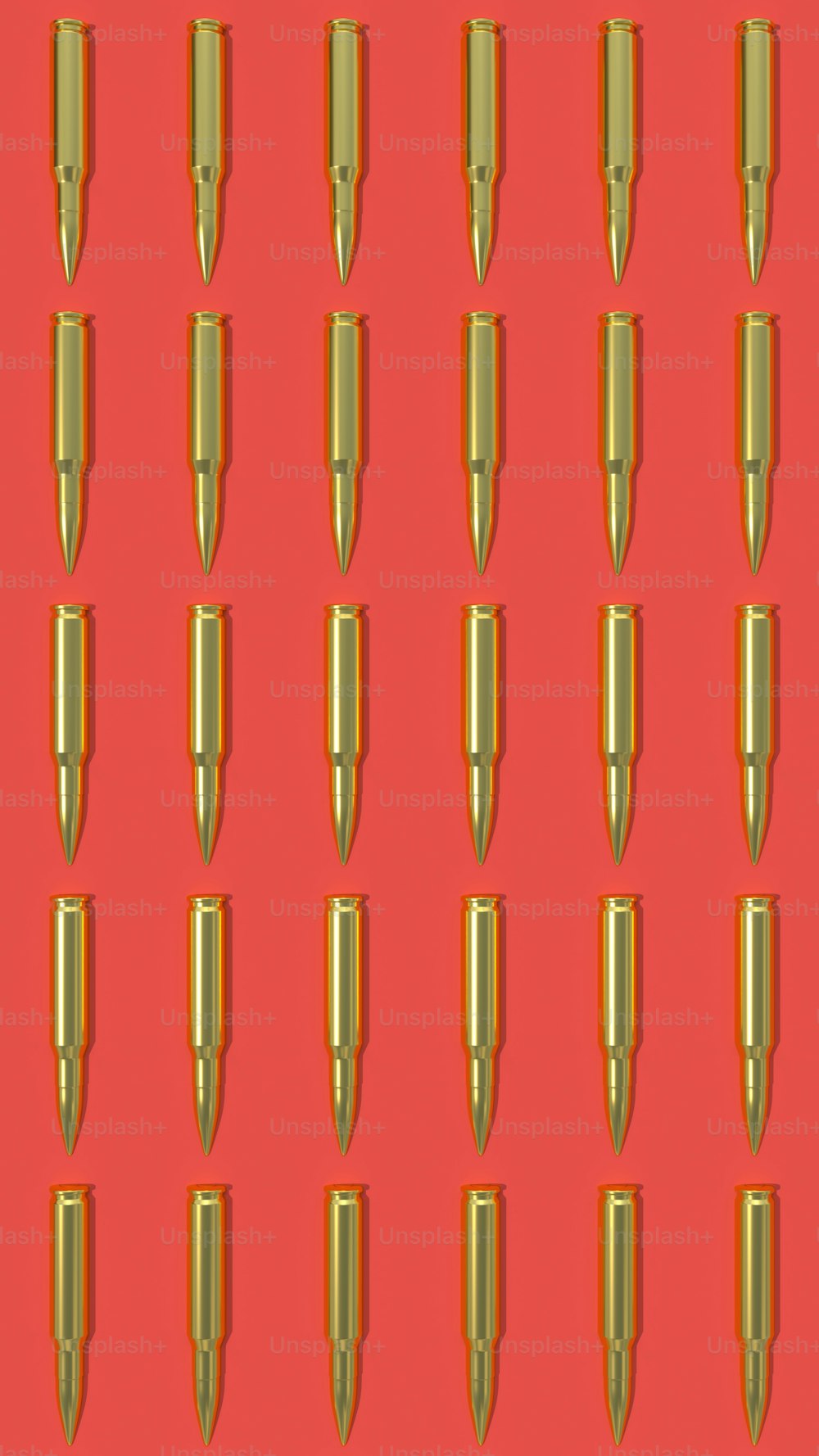 un fondo rojo con formas de bala dorada