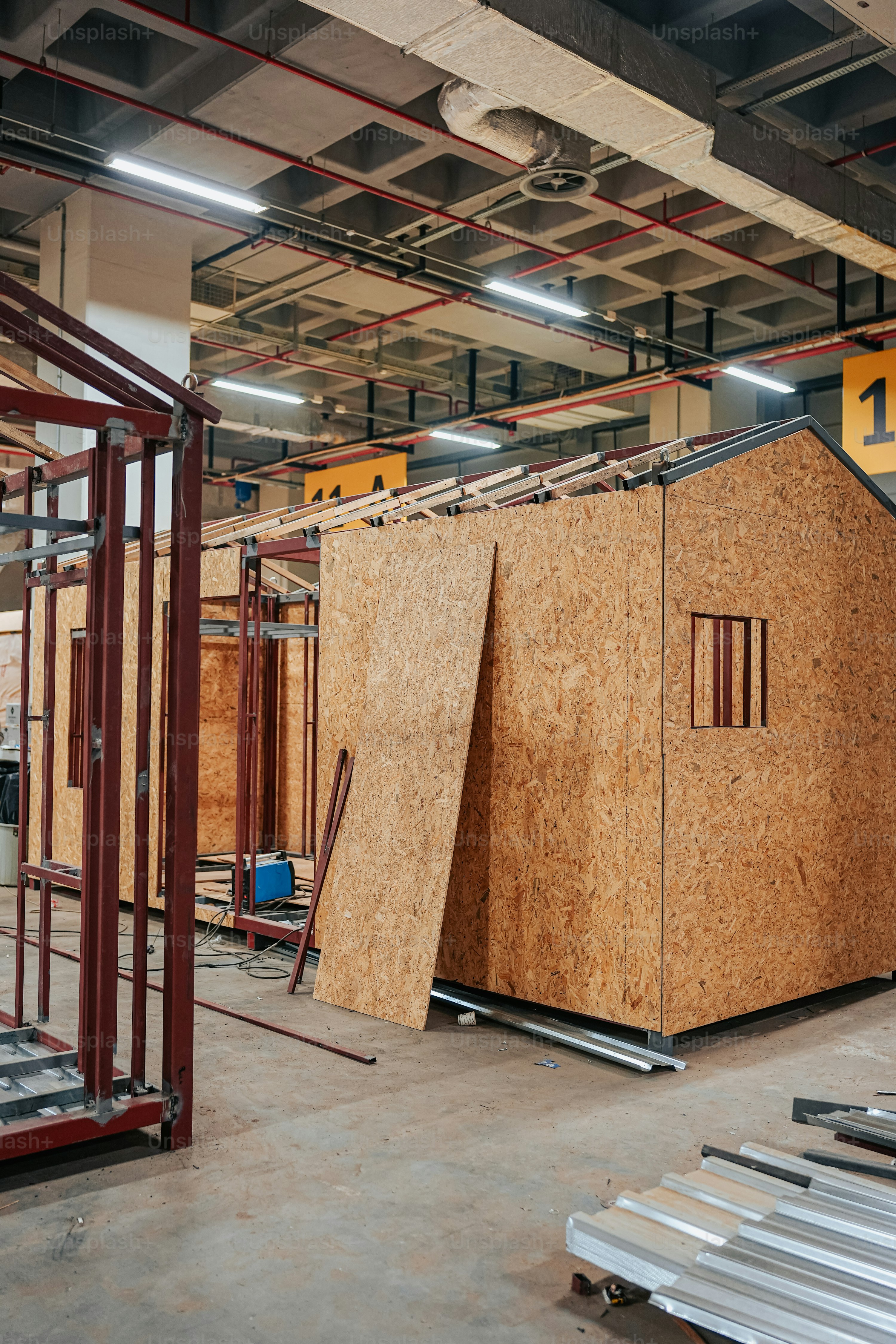 Building under construction with modular elements