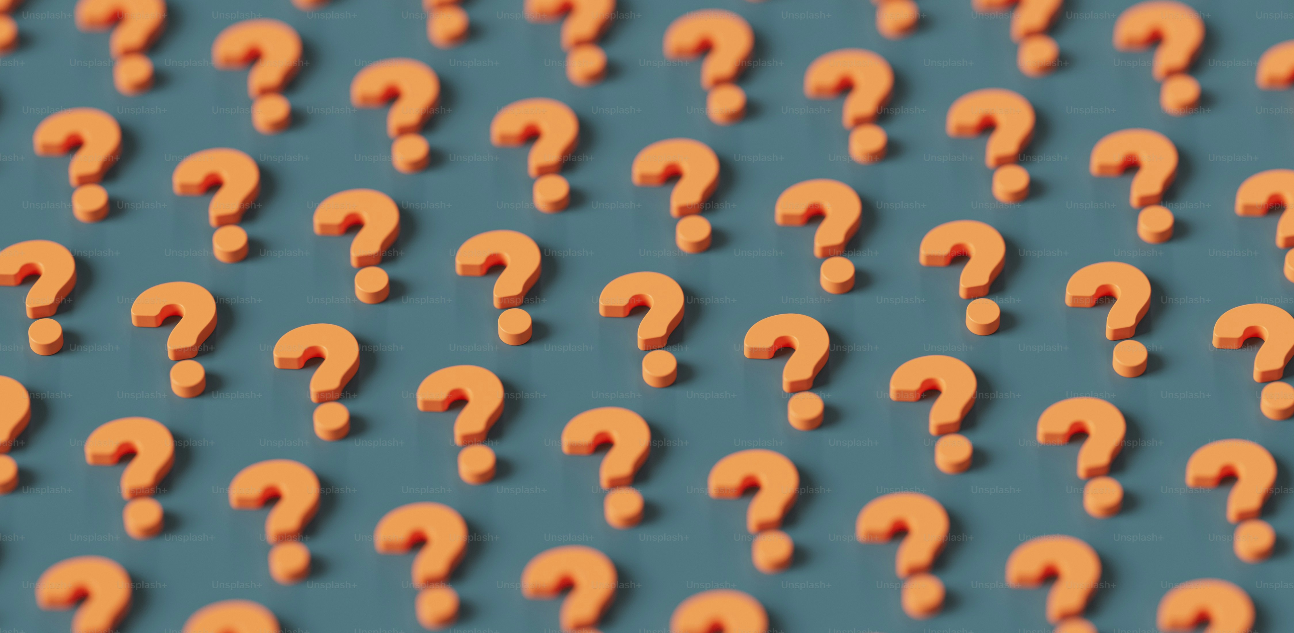 en grupp orange frågetecken på blå bakgrund