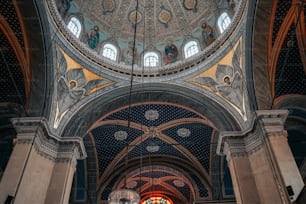 the ceiling of a large church with a chandelier hanging from the ceiling