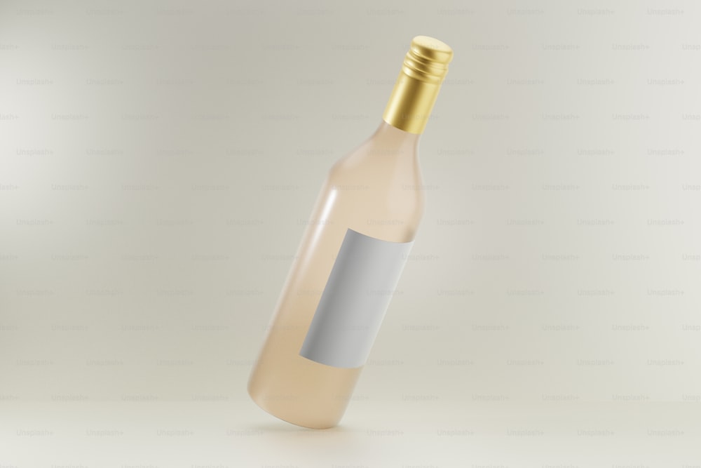 una botella de vino con una tapa de oro