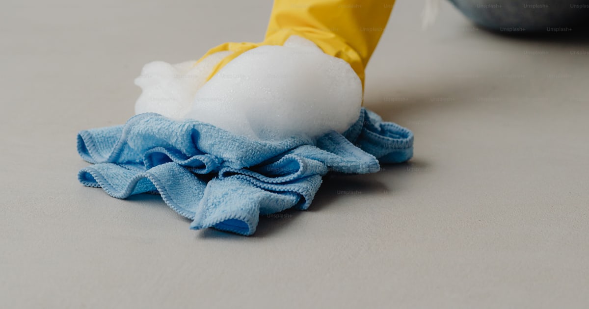 A person cleaning a floor with a rag photo – Cleaning Image on Unsplash