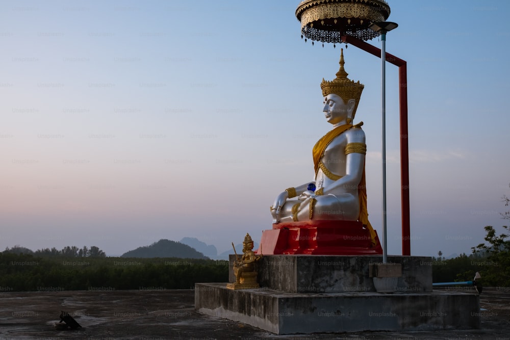 a statue of a buddha sitting on a pedestal