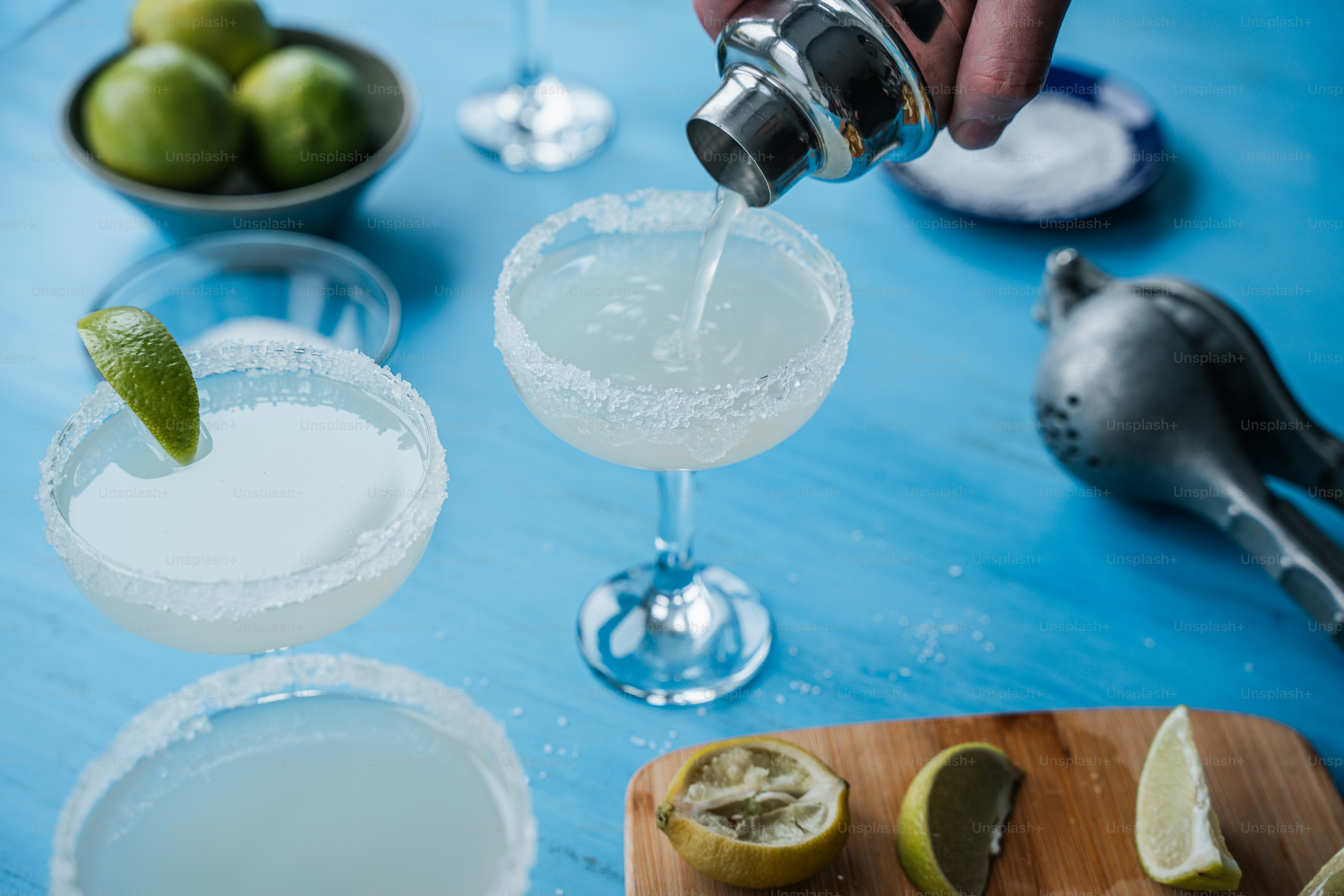 Pouring margarita