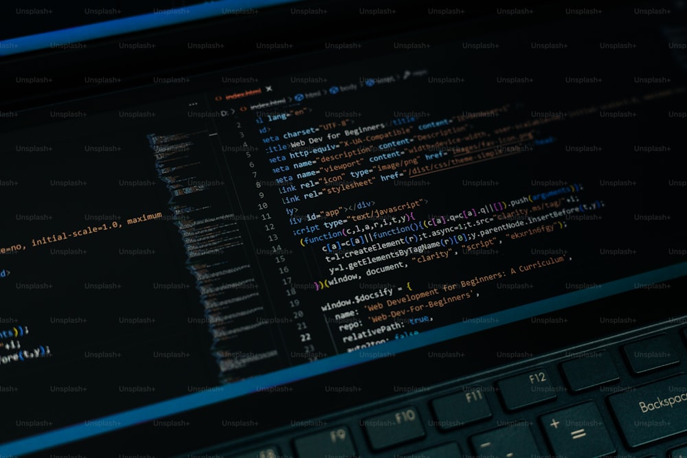 un écran d’ordinateur avec un tas de code dessus