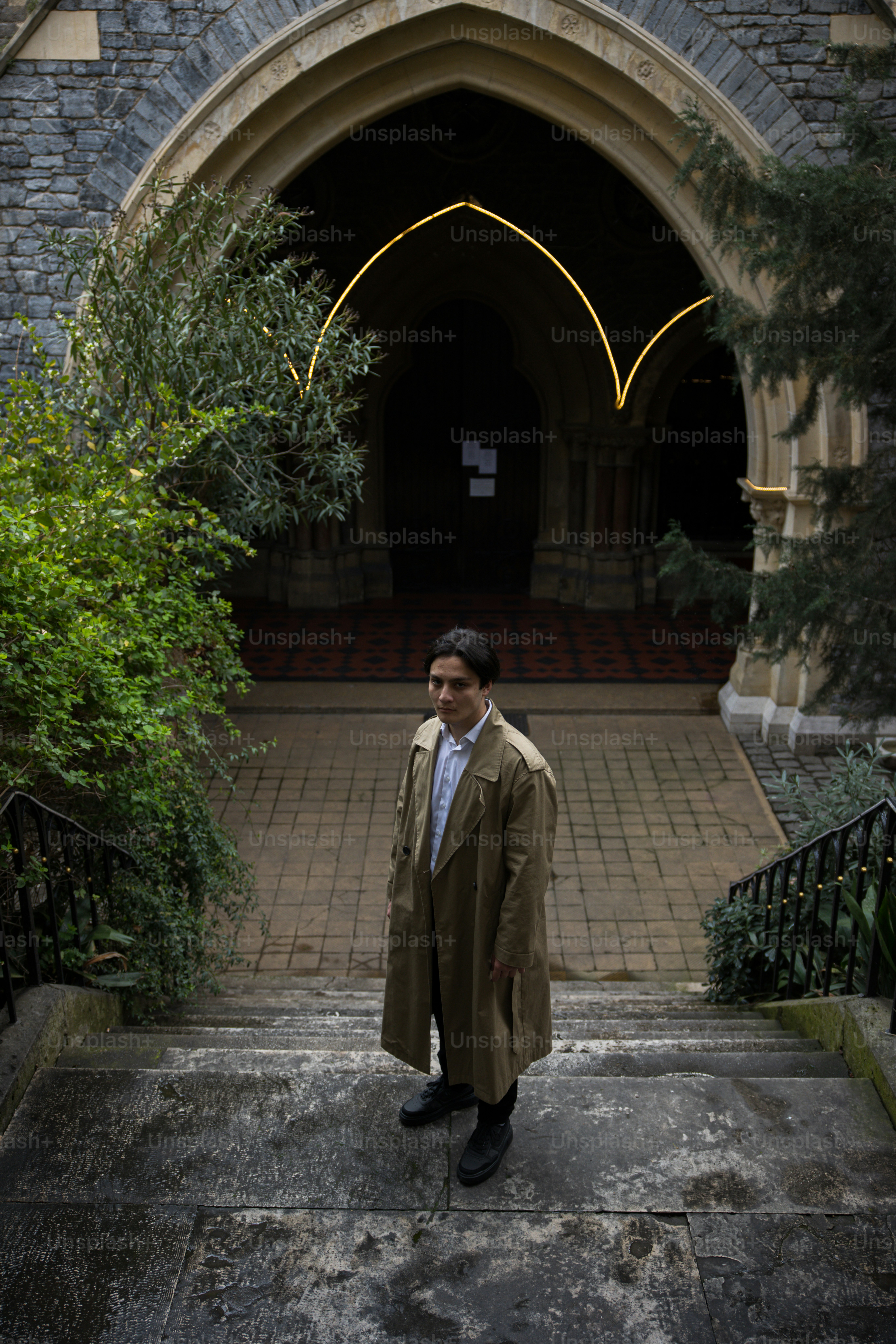 A person standing in front of a building photo – Islam Image on Unsplash