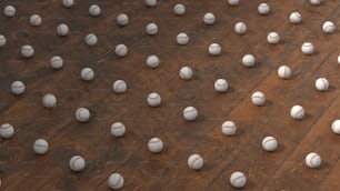 um grupo de bolas brancas sentadas em cima de um piso de madeira