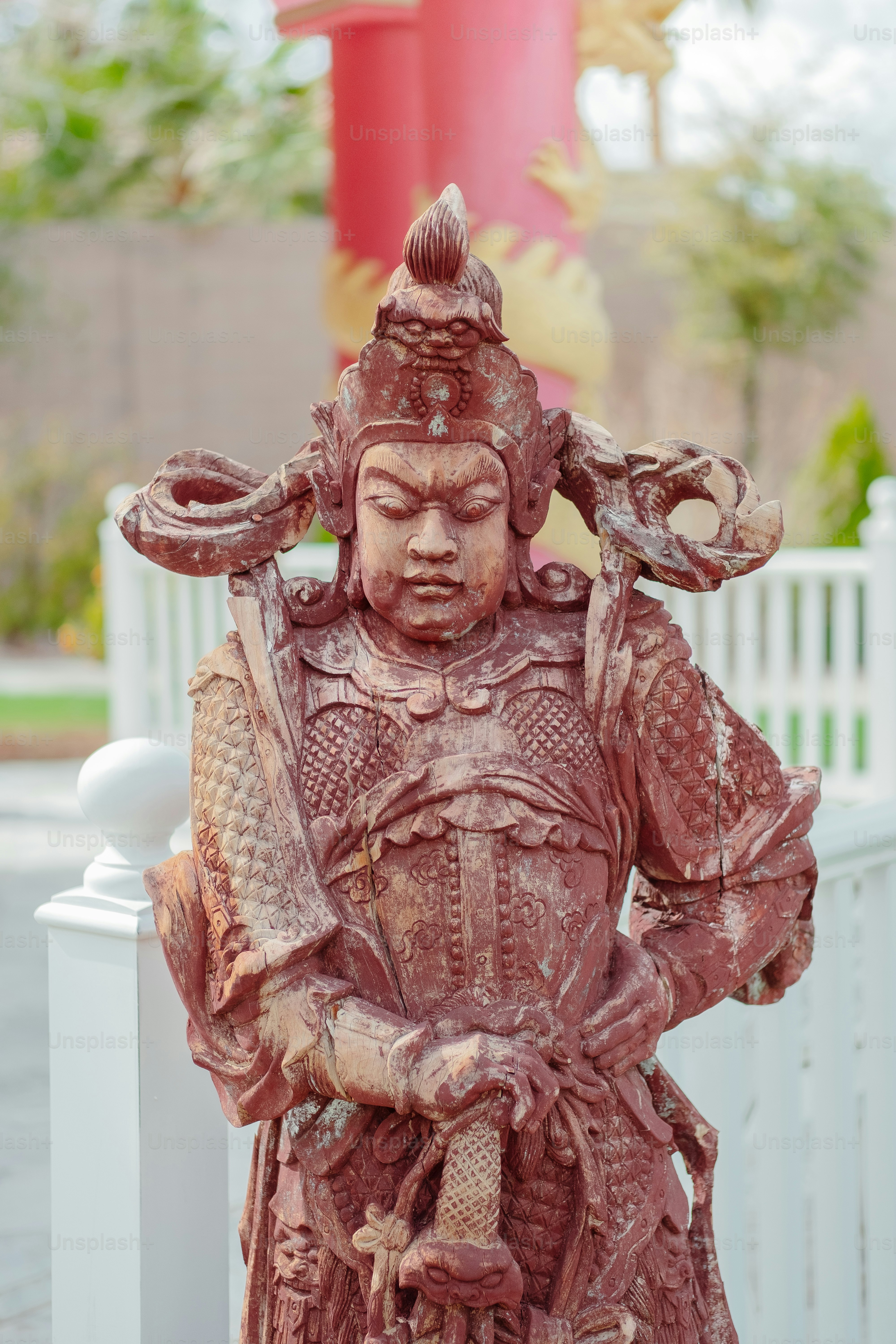 a statue of a man with a hat on his head