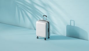 Una pieza blanca de equipaje sentada encima de un piso azul