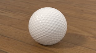 Ein weißer Golfball sitzt auf einem Holztisch