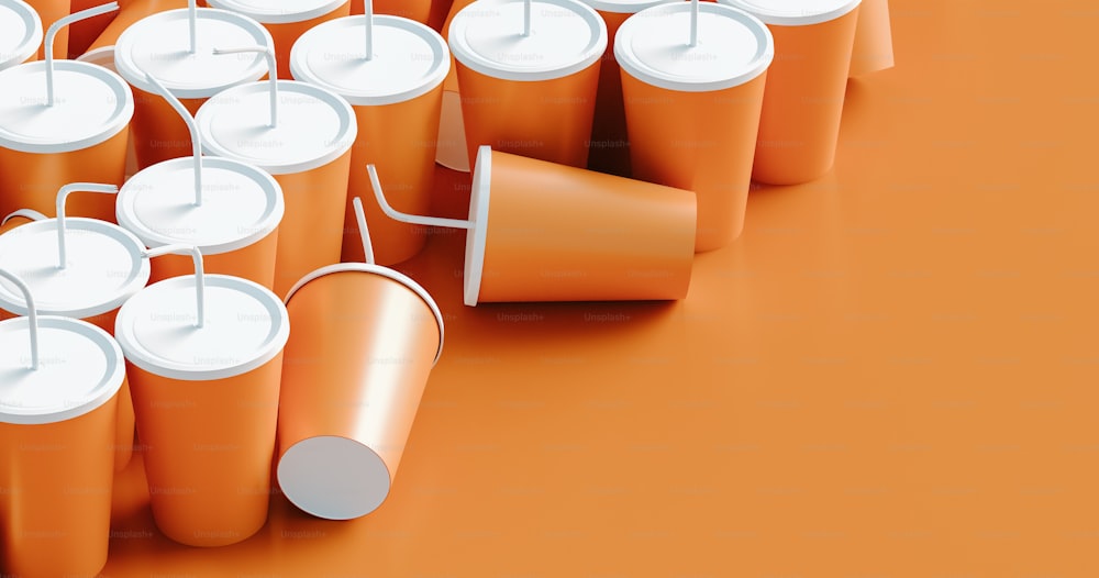 Eine Gruppe orangefarbener Tassen sitzt nebeneinander