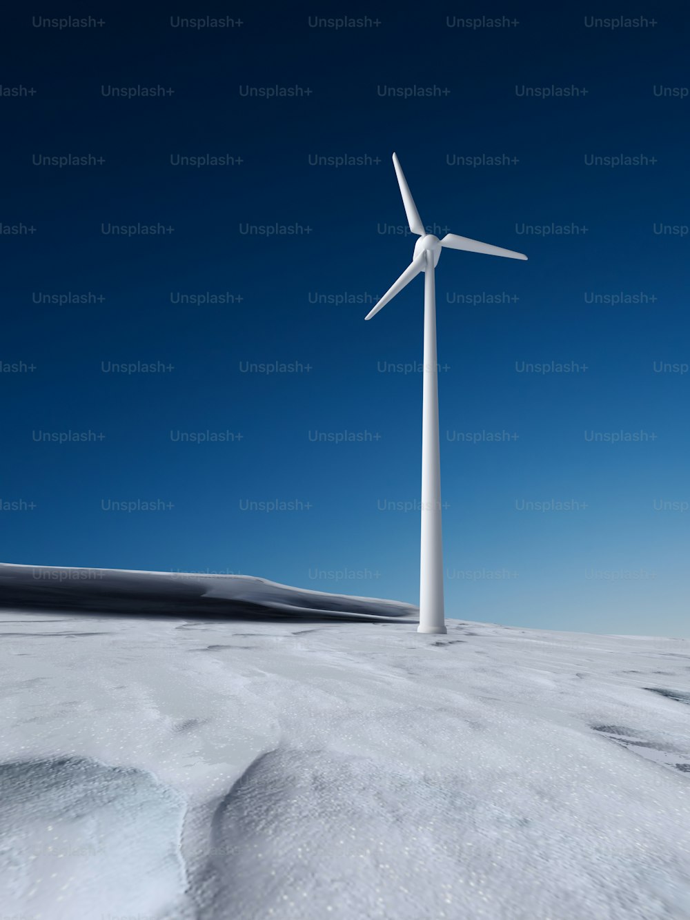 uma turbina eólica no topo de uma colina coberta de neve