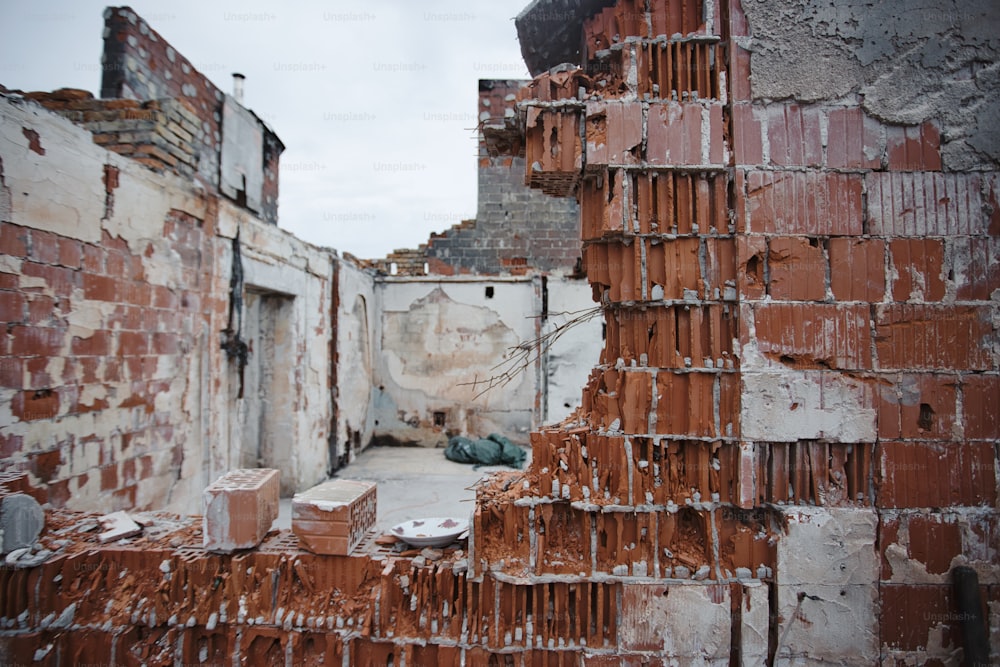 a building that has a bunch of bricks on it